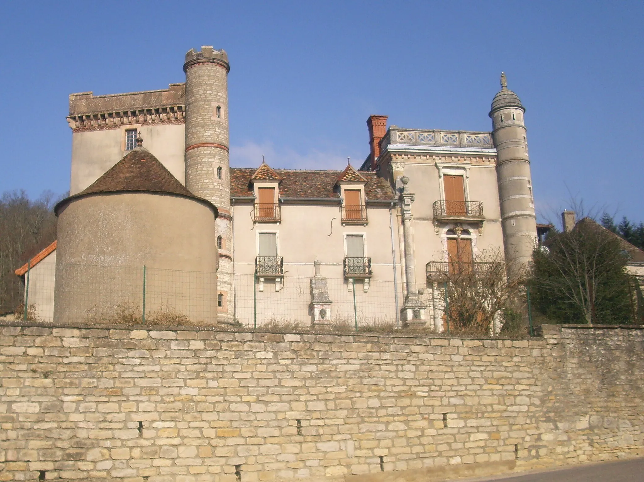 Photo showing: Vue du château de Charnailles à Jambles (71)