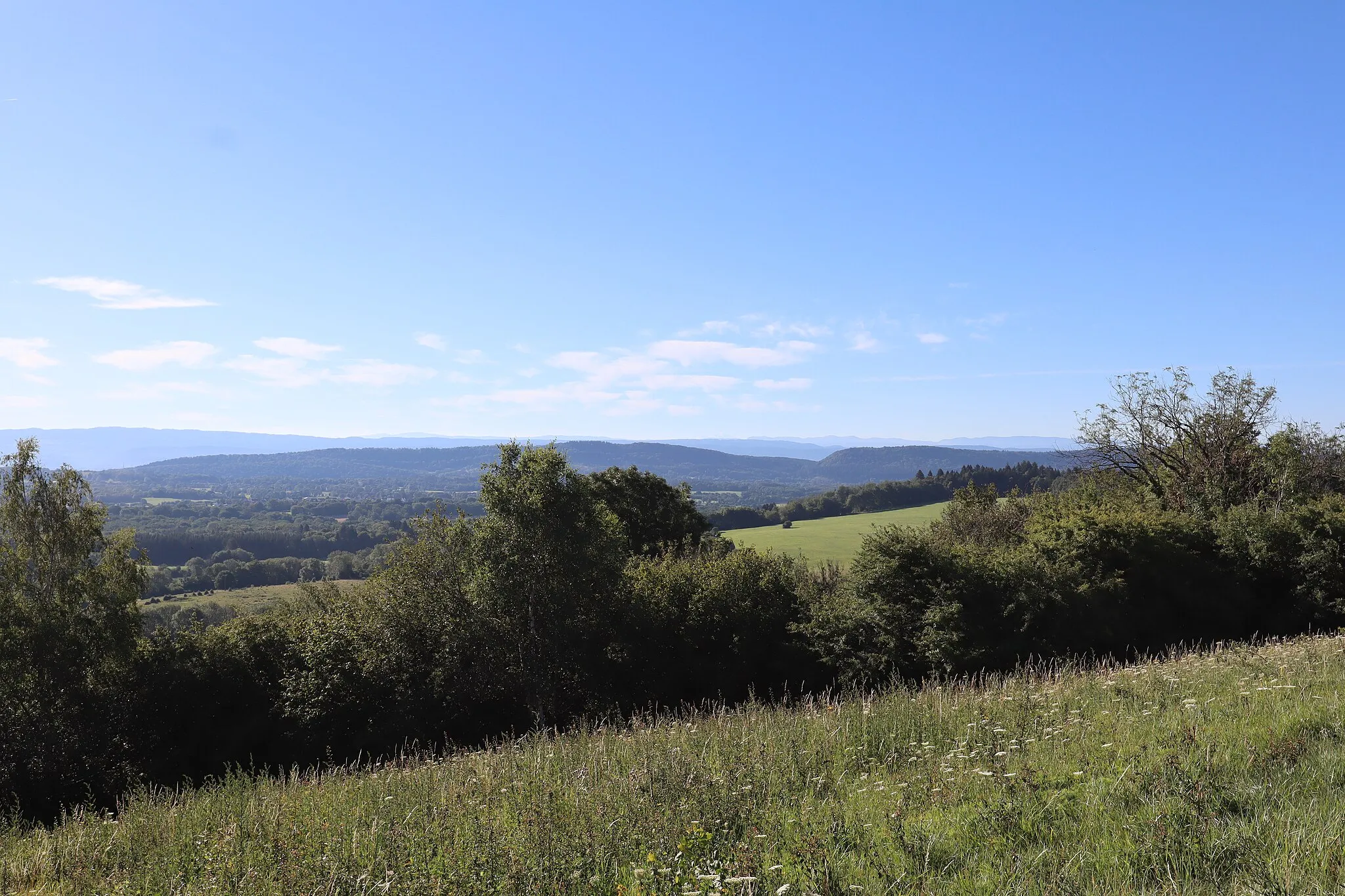 Photo showing: Panorama depuis le belvédère de la Croix Rochette à Saint-Maur (Jura).