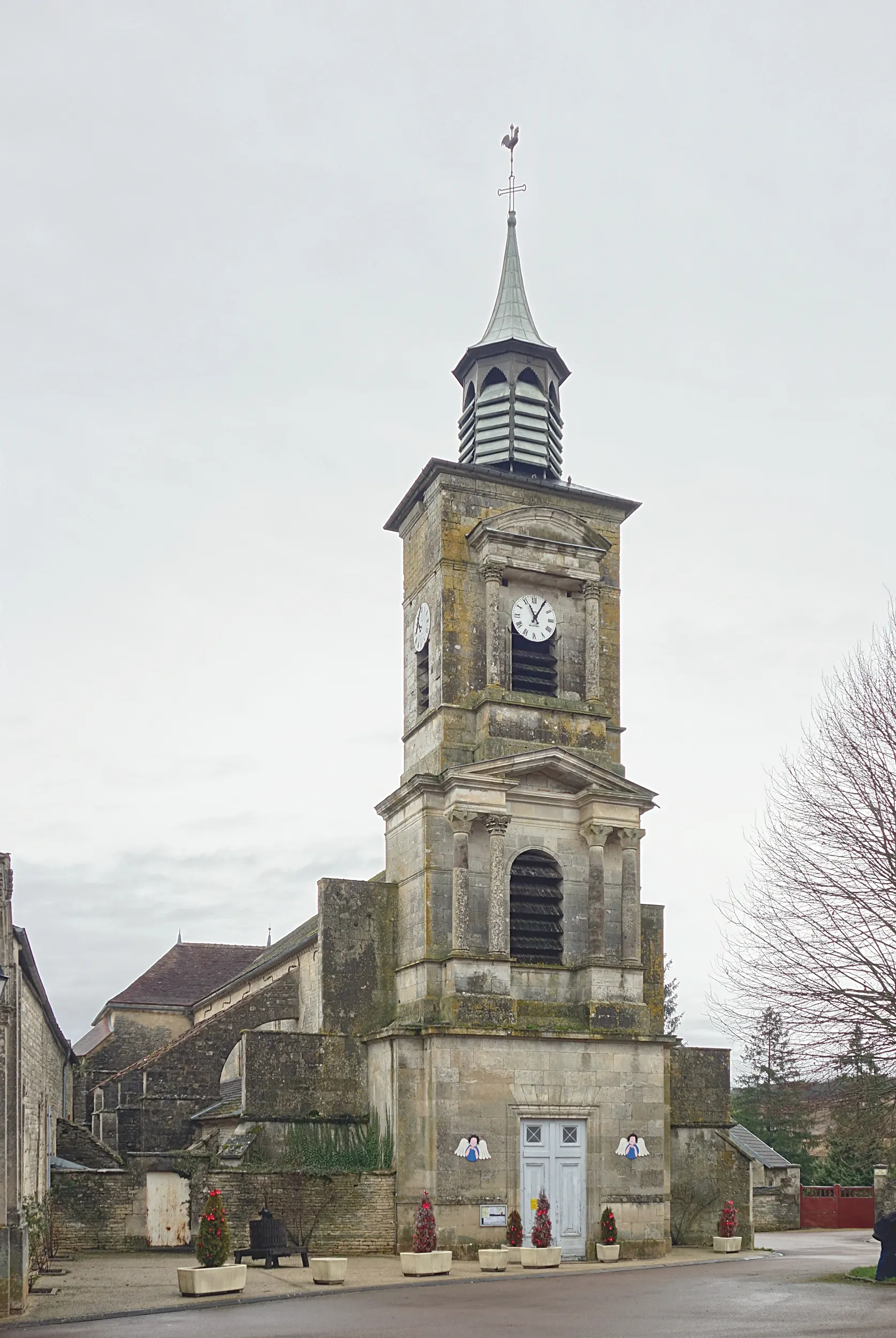 Photo showing: L'église Sainte-Croix de Molesme.