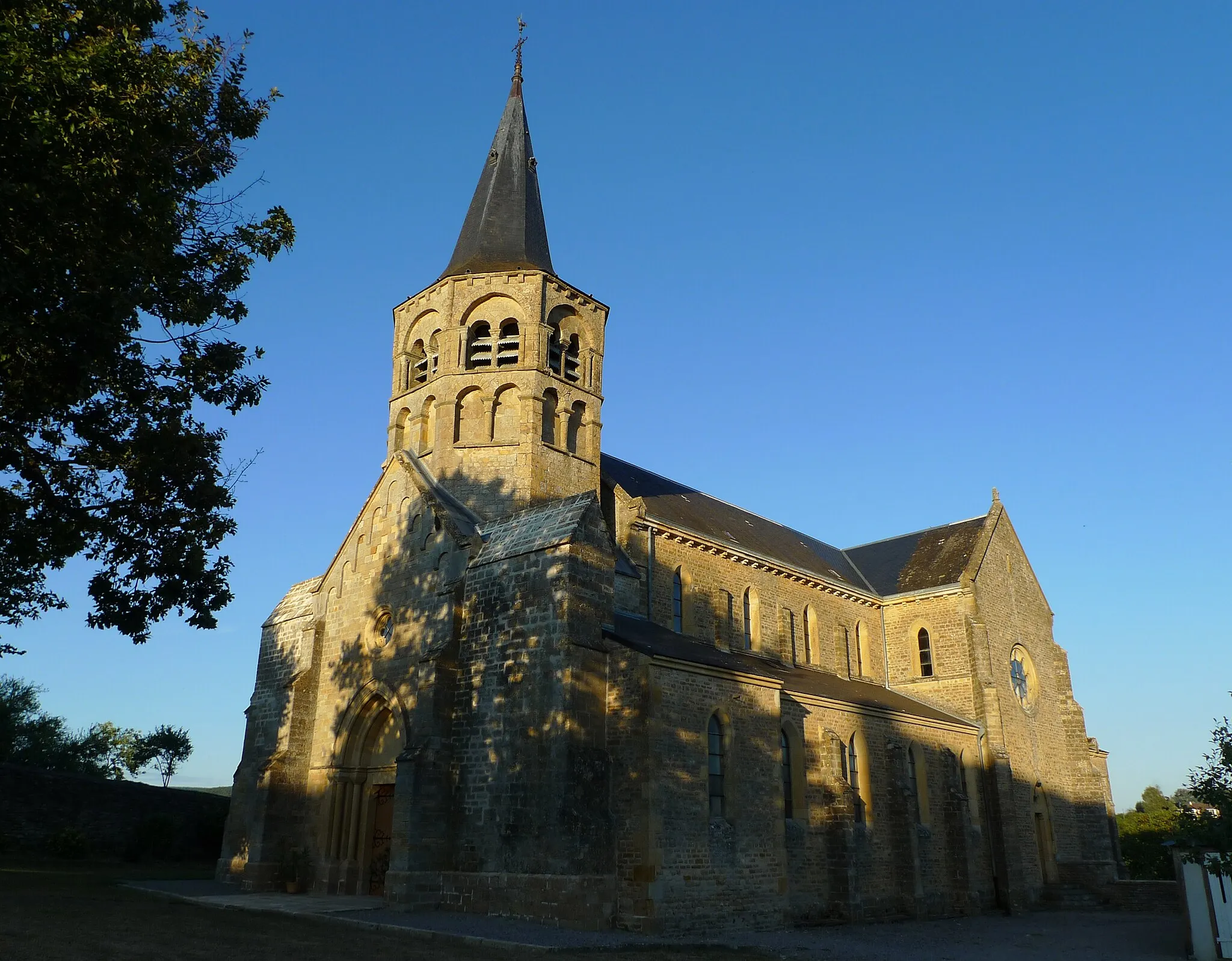 Photo showing: This building is inscrit au titre des monuments historiques de la France. It is indexed in the base Mérimée, a database of architectural heritage maintained by the French Ministry of Culture, under the reference PA00113019 .