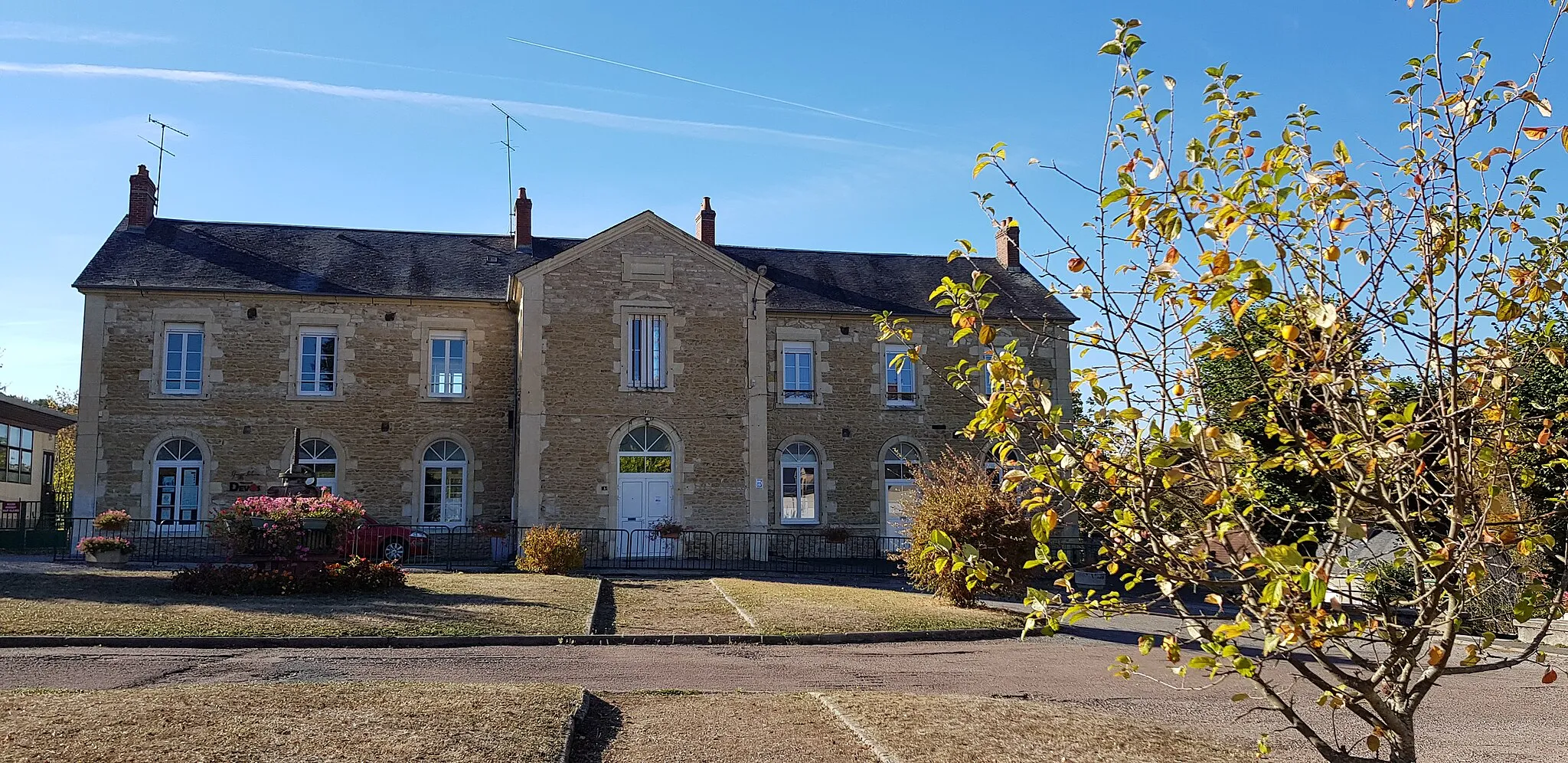 Photo showing: Ecole "Raymond-Devos", Chaulgnes, Nièvre.