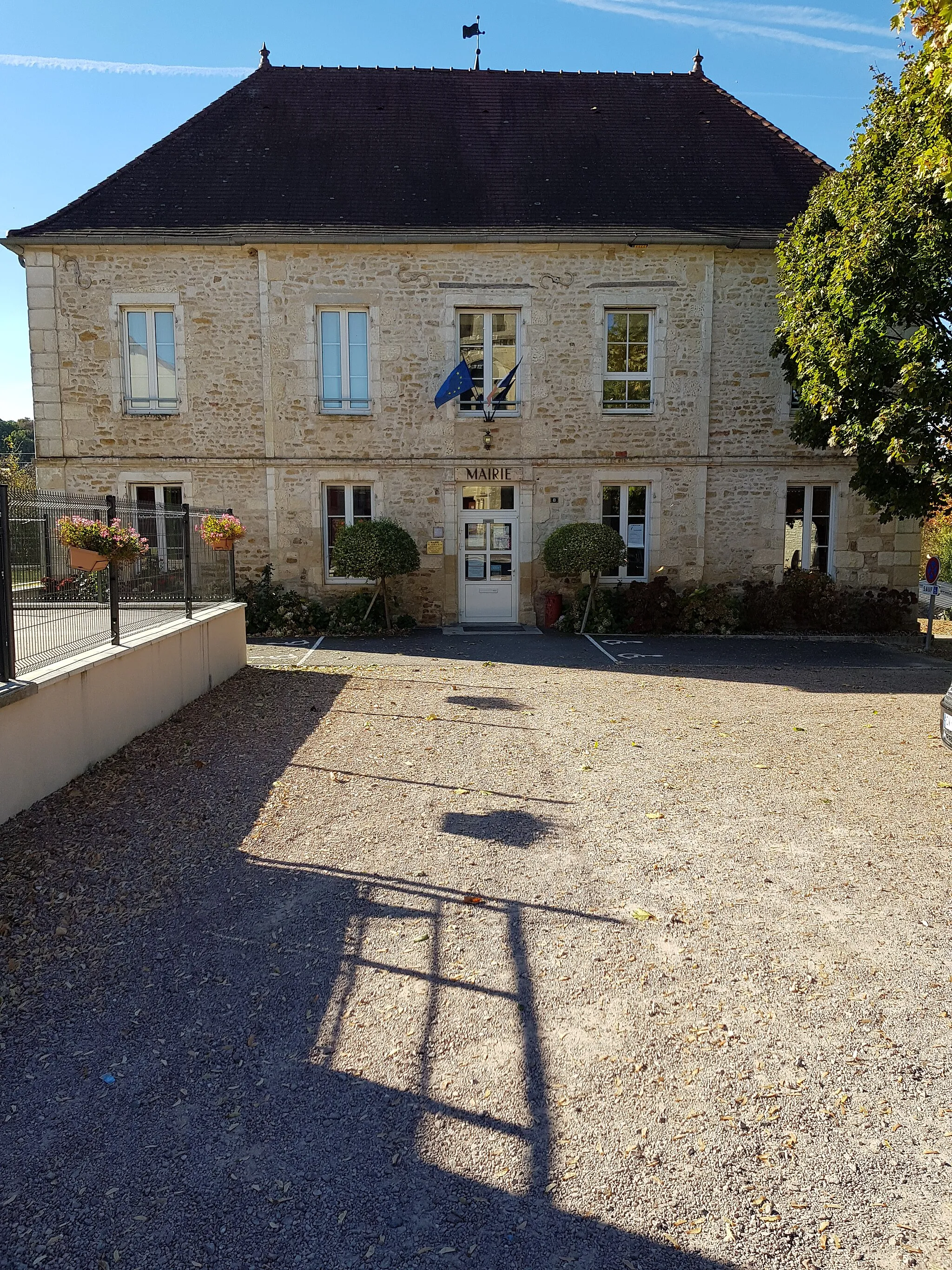 Photo showing: Mairie de Chaulgnes, Nièvre.