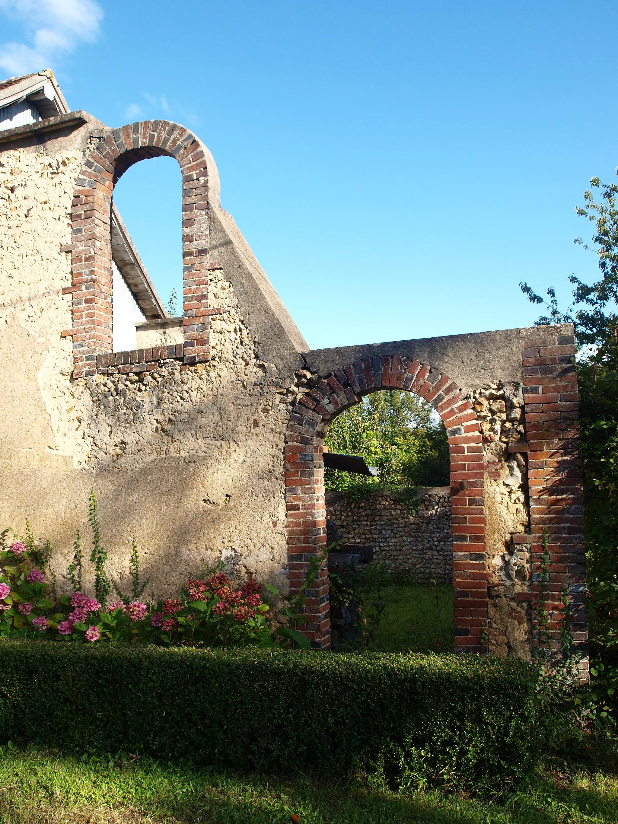 Photo showing: Villiers-Saint-Benoît (Yonne, France) ; hameau de La Villotte : ruine restaurée