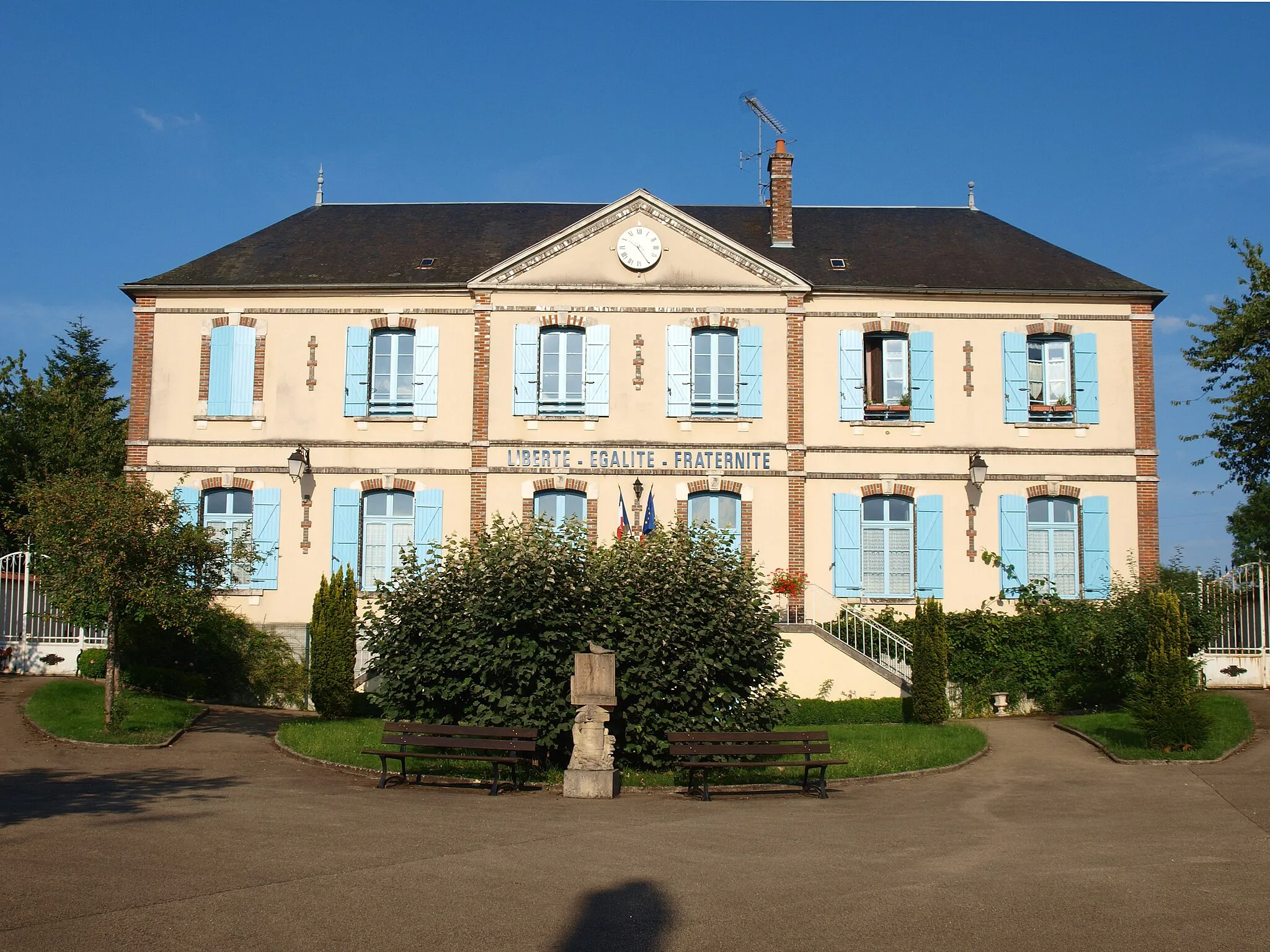 Photo showing: Villeneuve-les-Genêts (Yonne, France) ; mairie