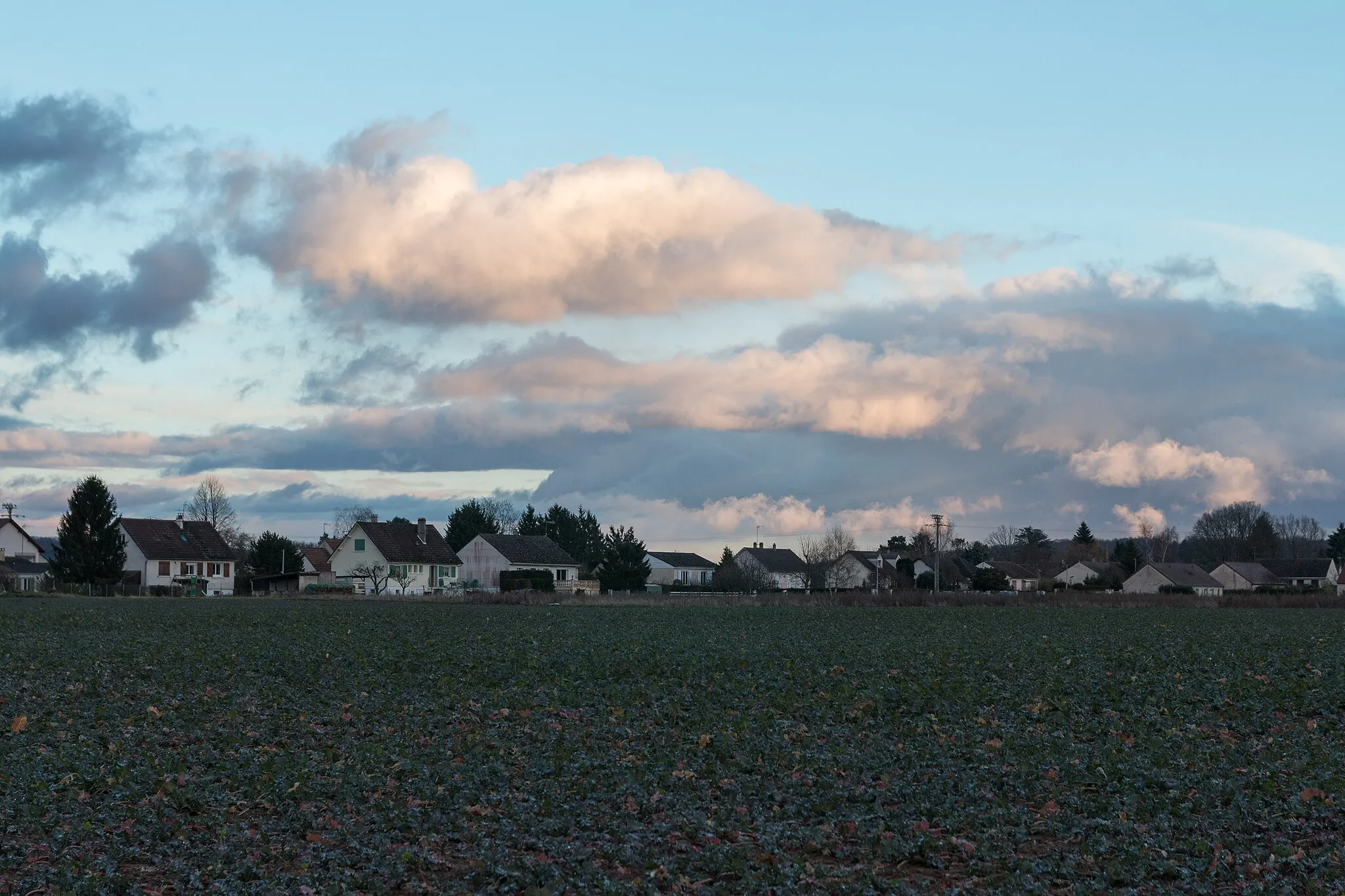 Photo showing: The village seen from the Fountains wharf.