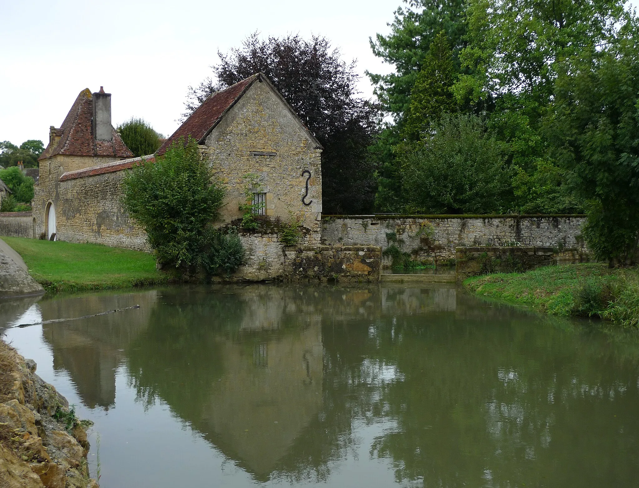 Photo showing: Le vieux château de Poiseux,D179