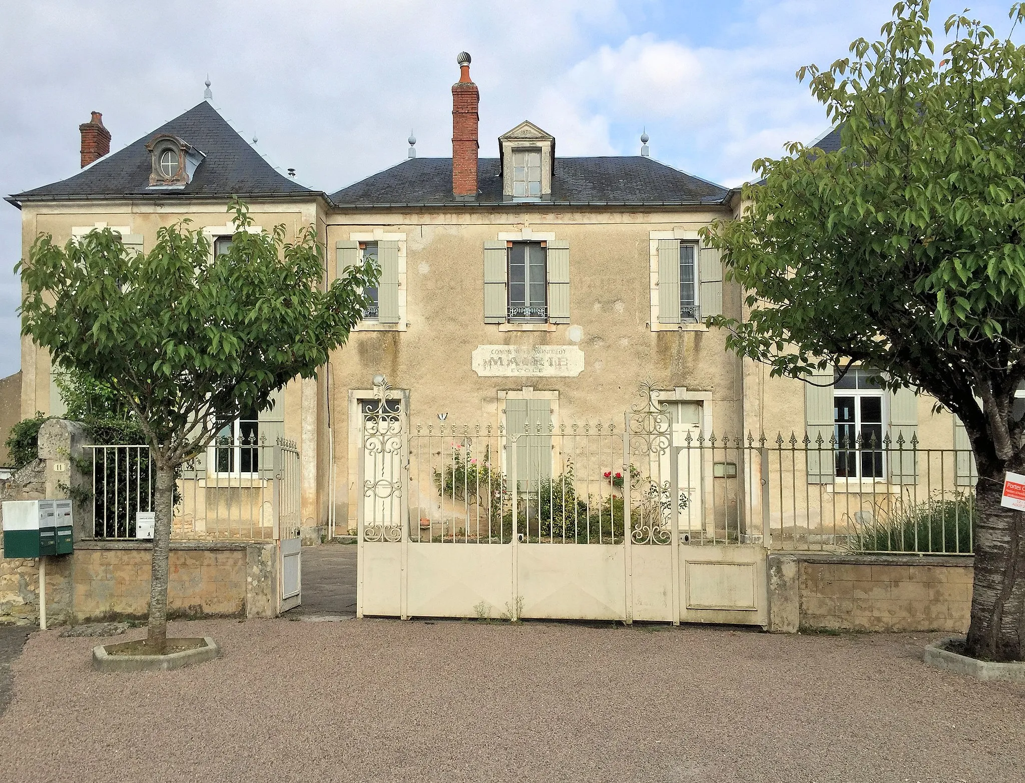 Photo showing: Mairie de Montillot dans l'Yonne