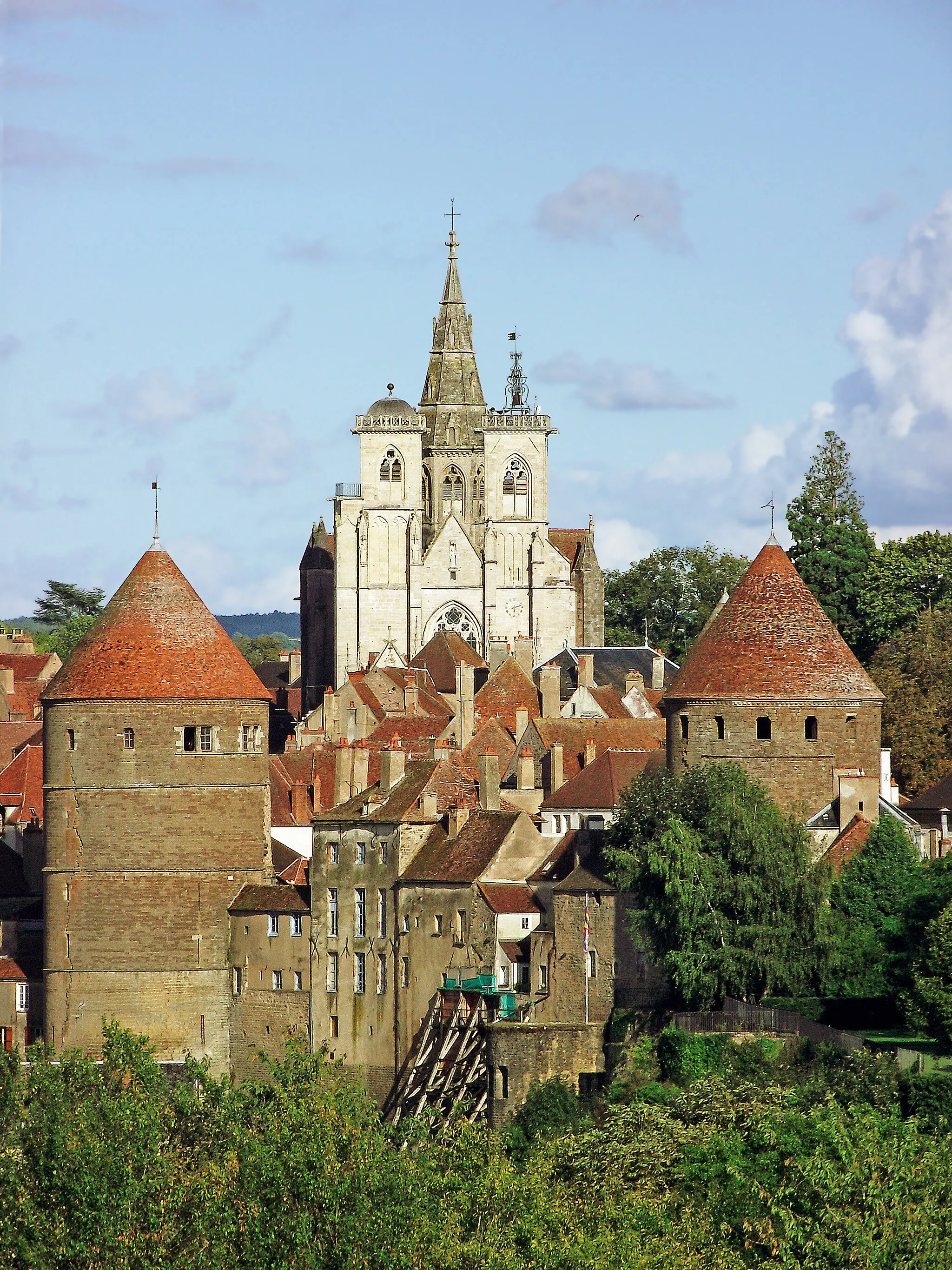 Photo showing: Le donjon et la collégiale Notre-Dame de Semur-en-Auxois