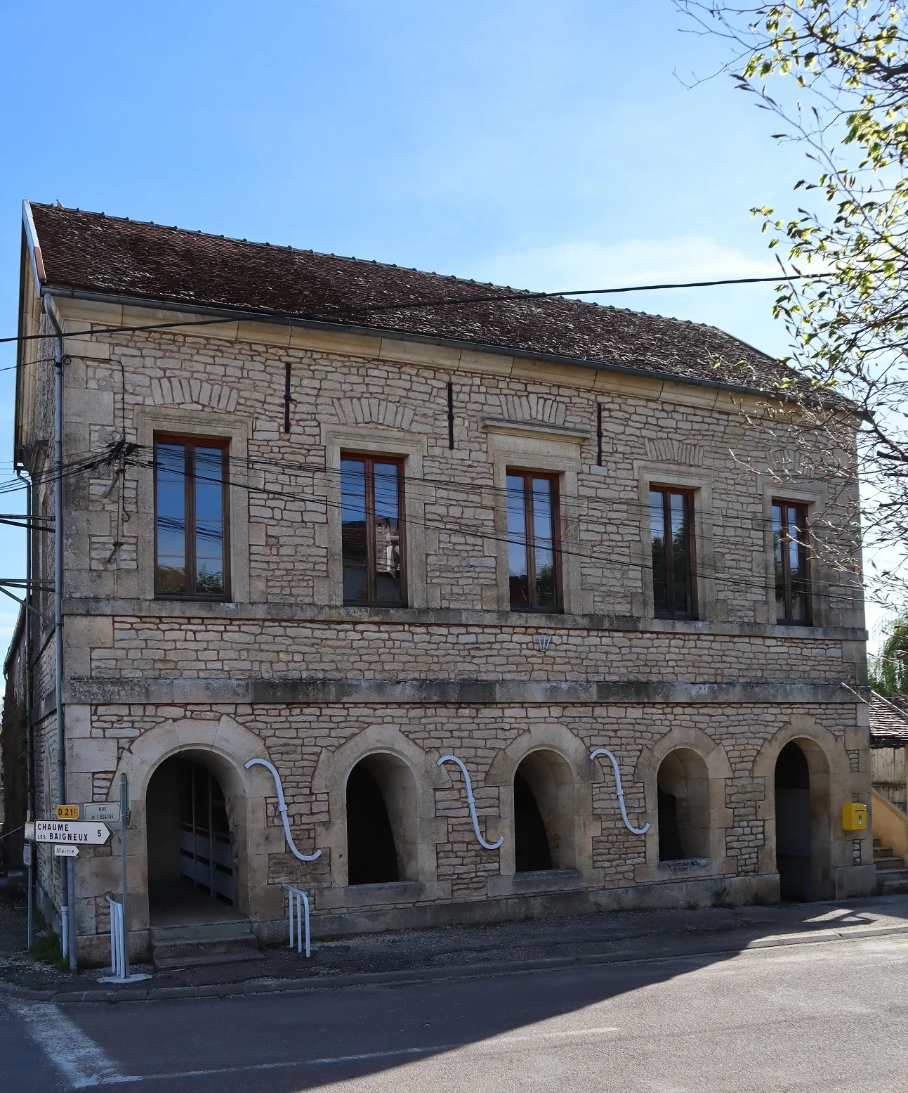 Photo showing: Lavoir - Salle des fêtes de Lucenay-le-Duc (21).