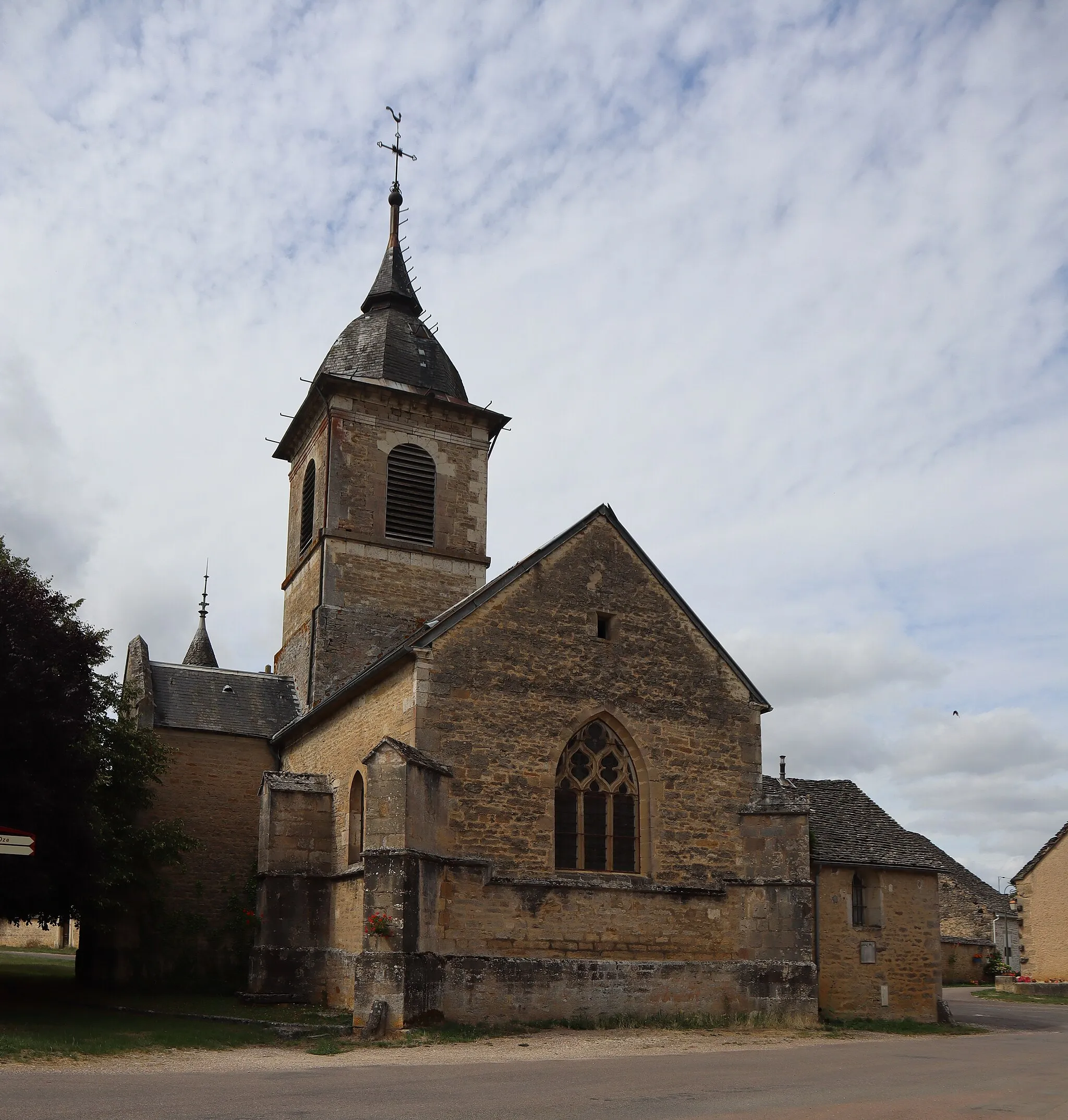 Photo showing: Extérieur de l'église Saint-Julien de Turcey (21).