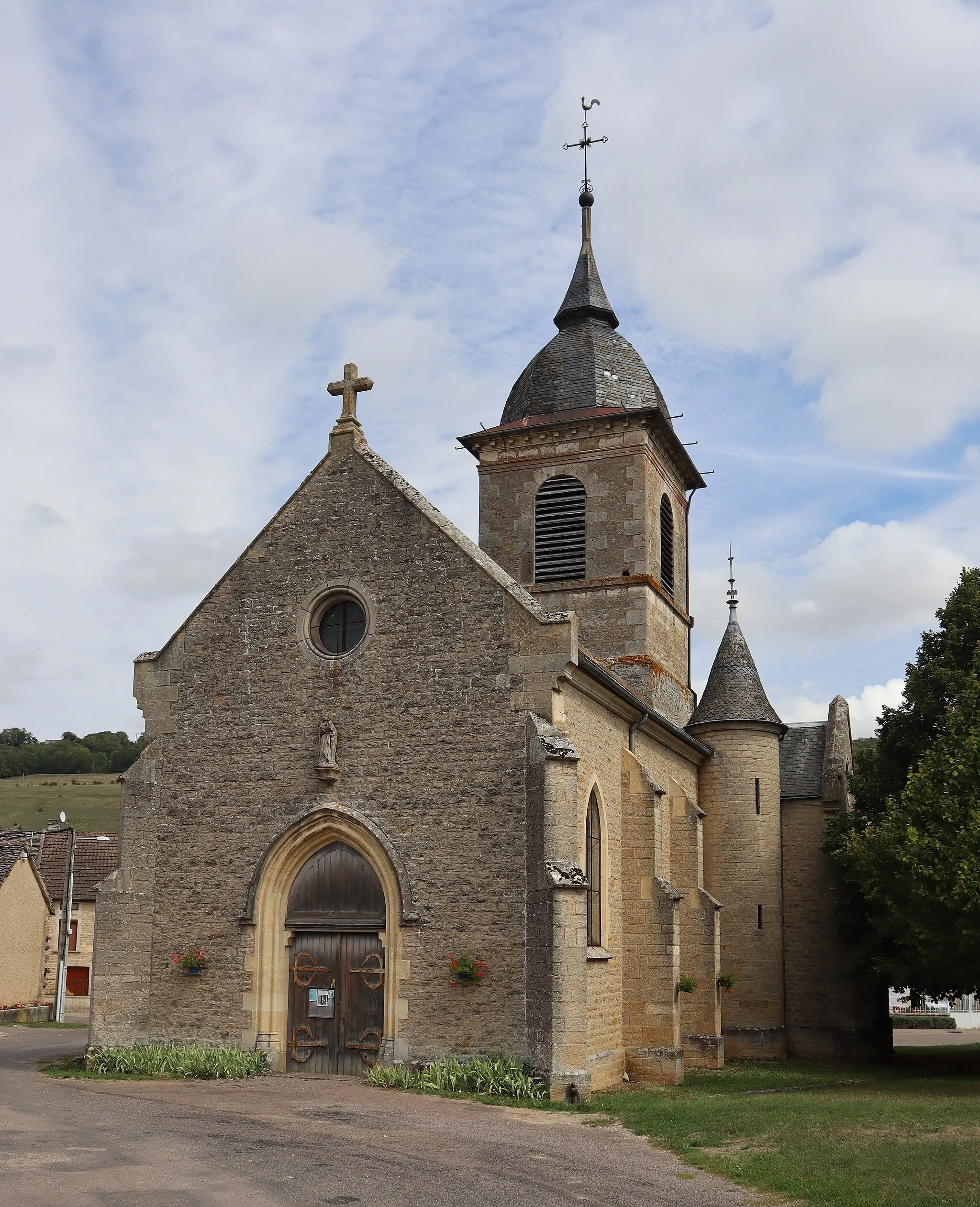 Photo showing: Extérieur de l'église Saint-Julien de Turcey (21).