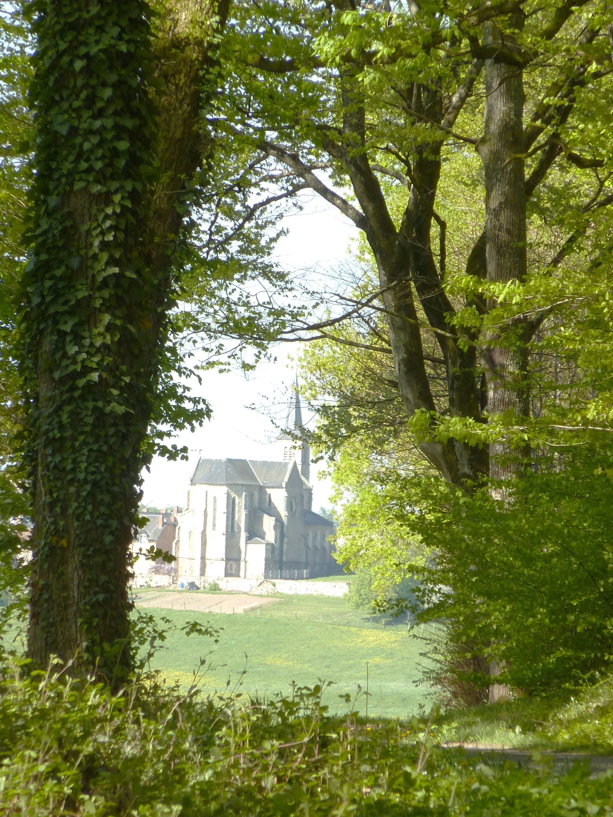 Photo showing: Chiddes (Nièvre) : l'église paroissiale vue de l'est