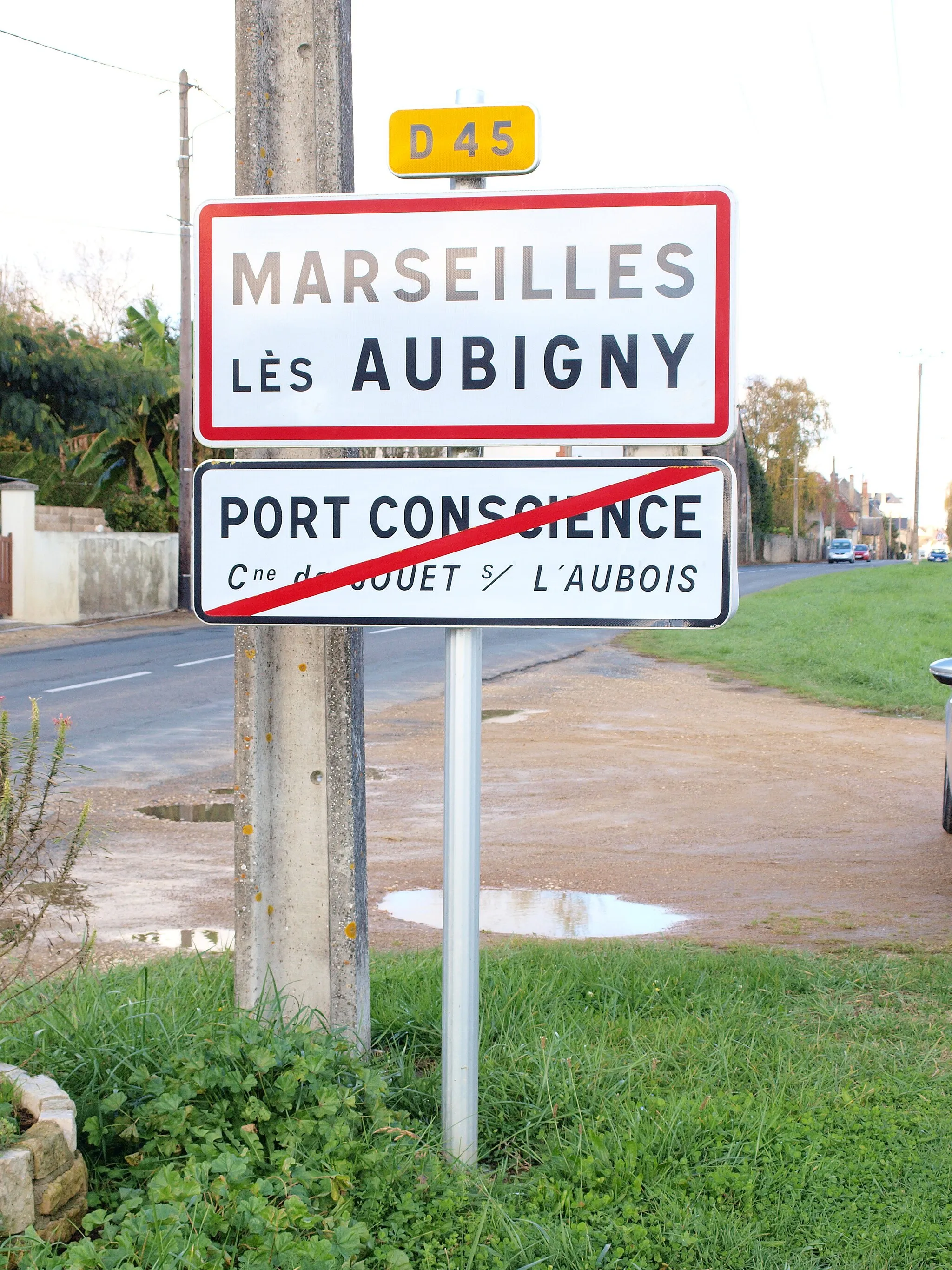 Photo showing: Marseilles-lès-Aubigny (Cher, France) ; panneau d'agglomération