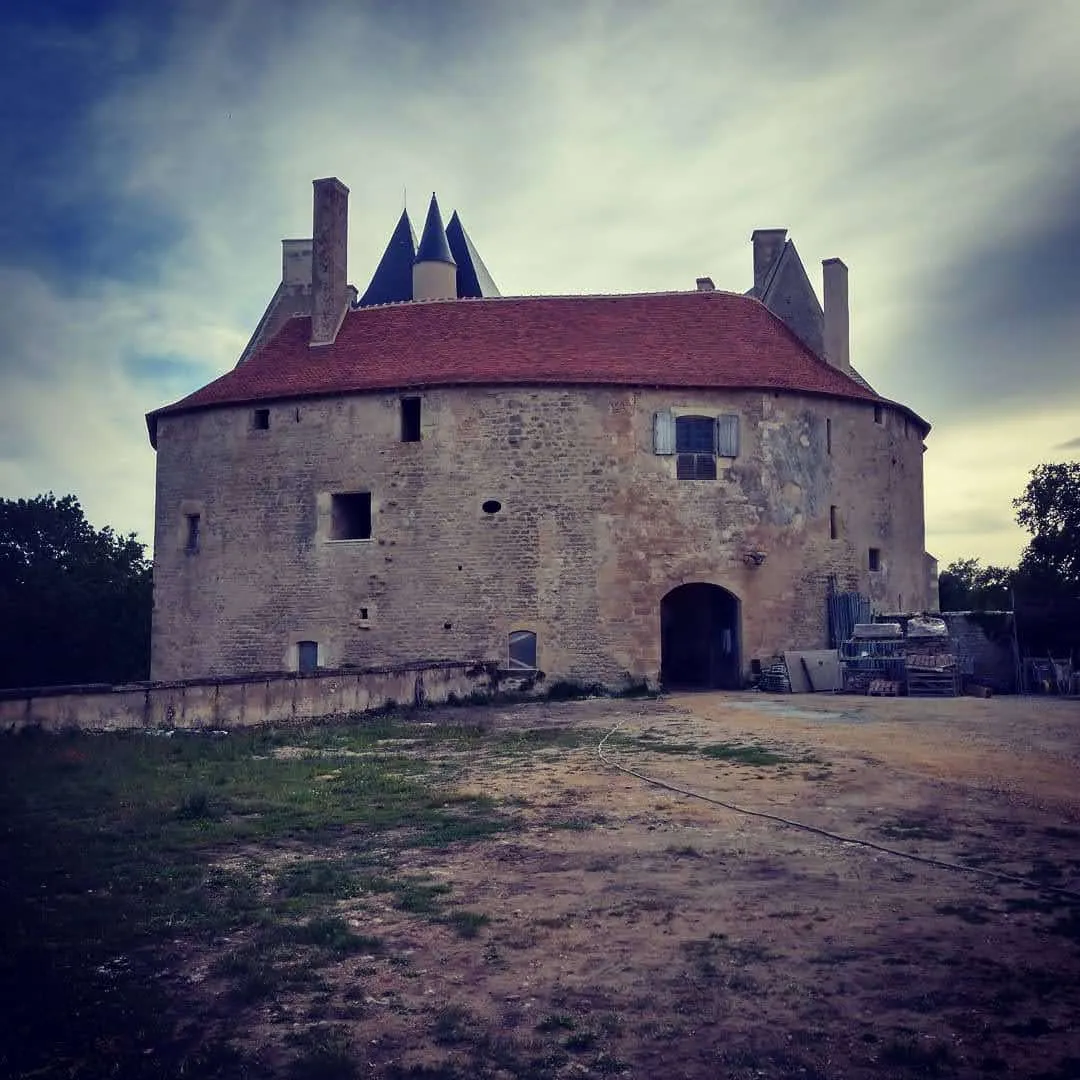 Photo showing: This building is classé au titre des monuments historiques de la France. It is indexed in the base Mérimée, a database of architectural heritage maintained by the French Ministry of Culture, under the reference PA00112997 .