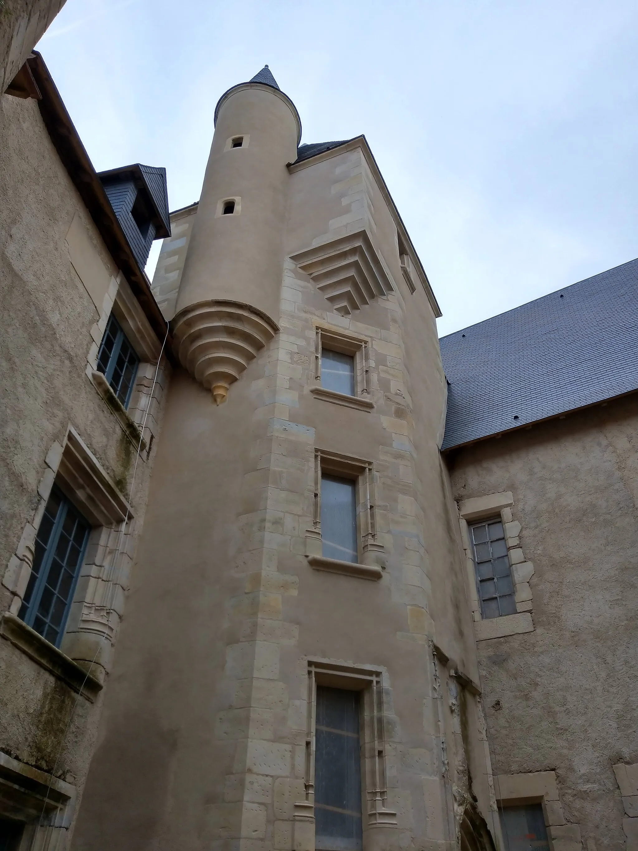Photo showing: This building is classé au titre des monuments historiques de la France. It is indexed in the base Mérimée, a database of architectural heritage maintained by the French Ministry of Culture, under the reference PA00112997 .