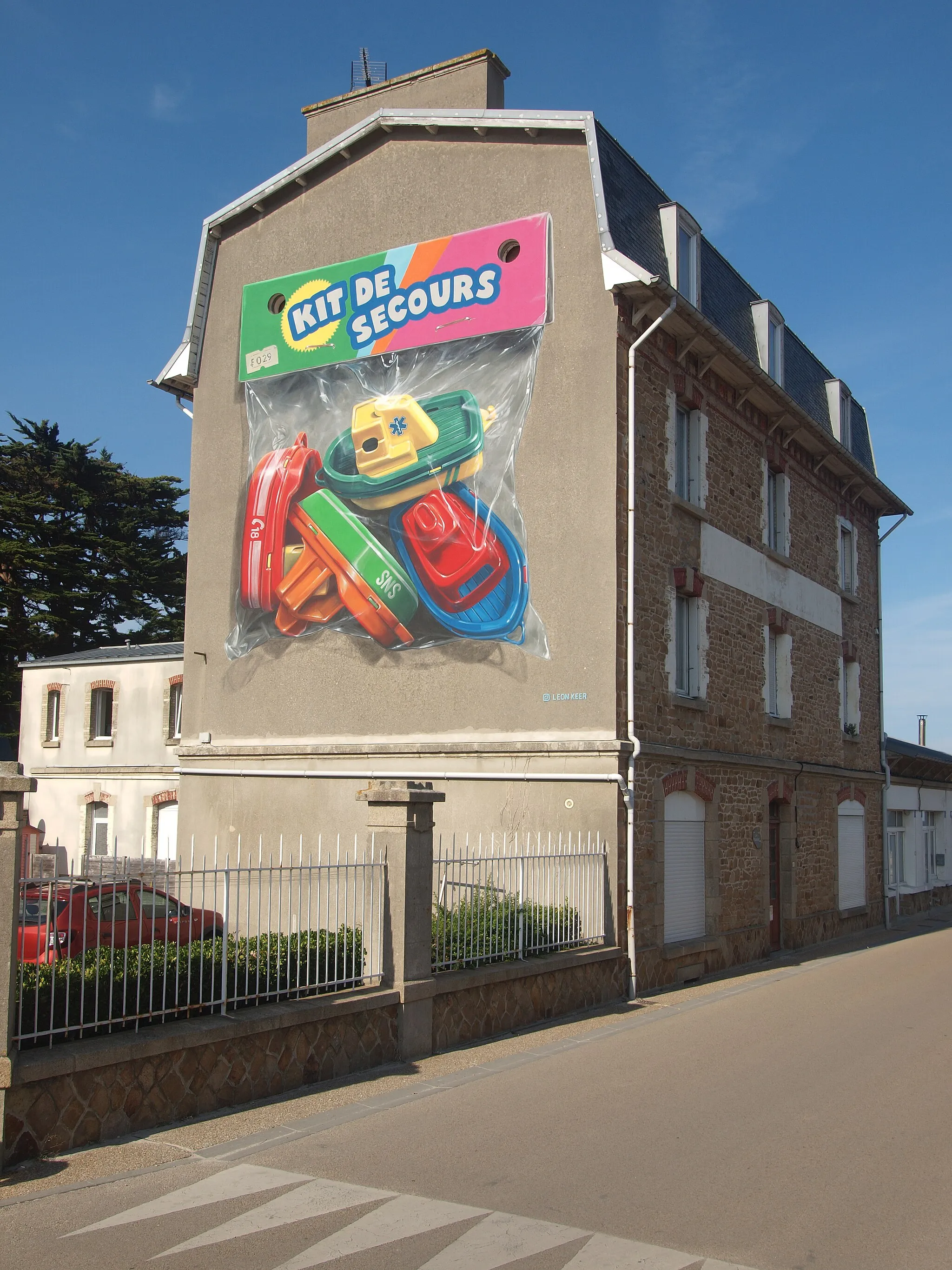 Photo showing: Mural by Leon Keer in Plougasnou/France.