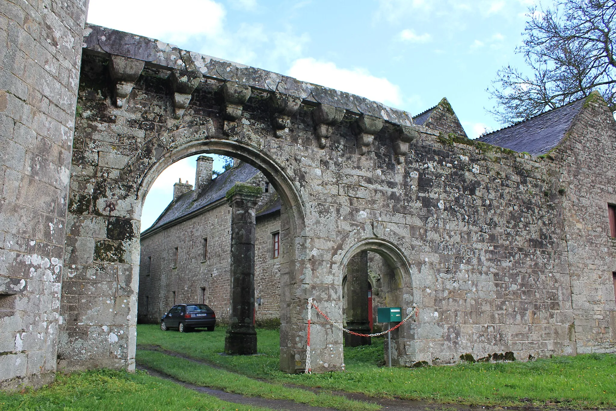 Photo showing: This building is indexed in the base Mérimée, a database of architectural heritage maintained by the French Ministry of Culture, under the reference PA00091539 .