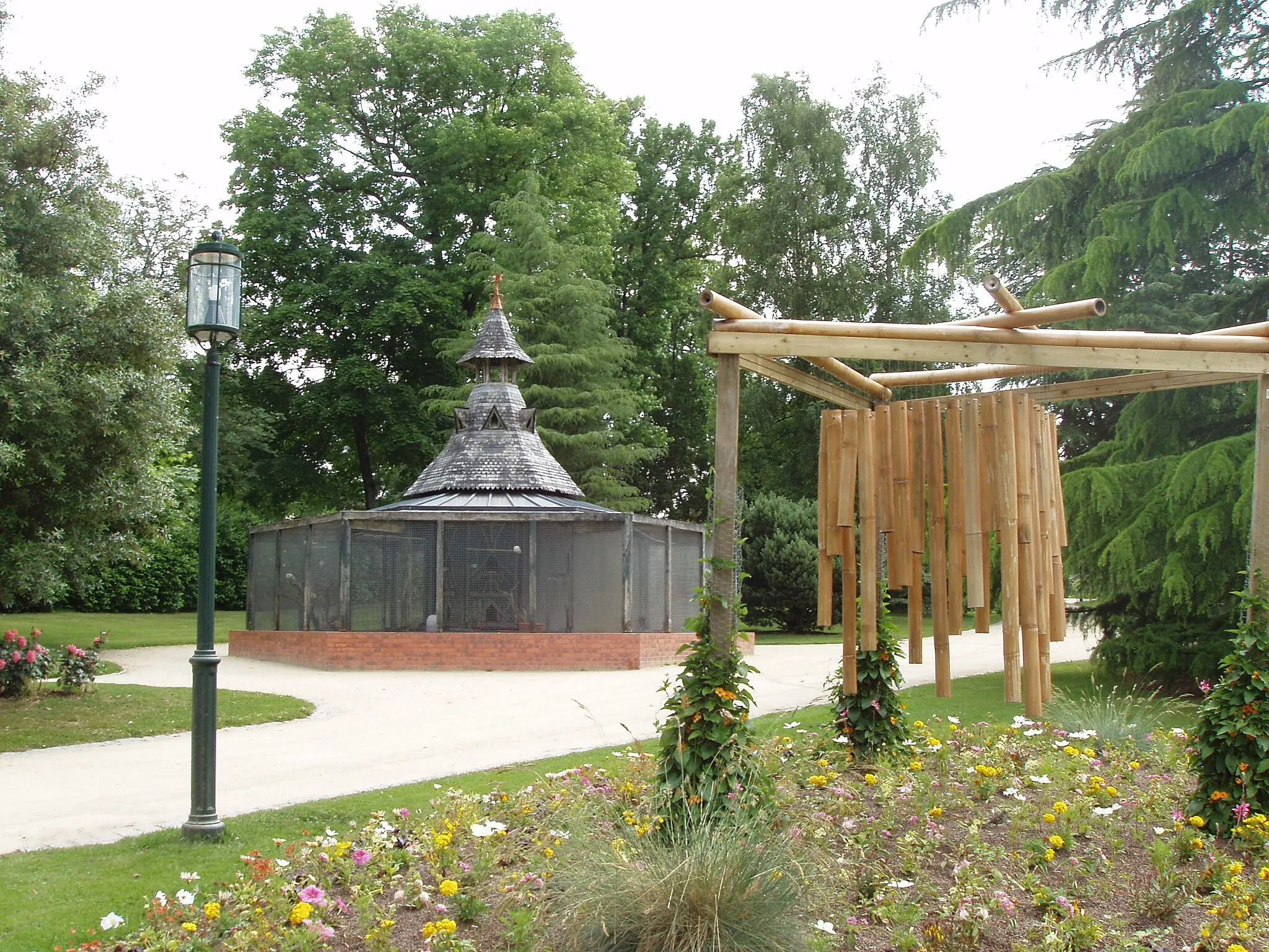 Photo showing: Volière du Jardin du parc de Vitré