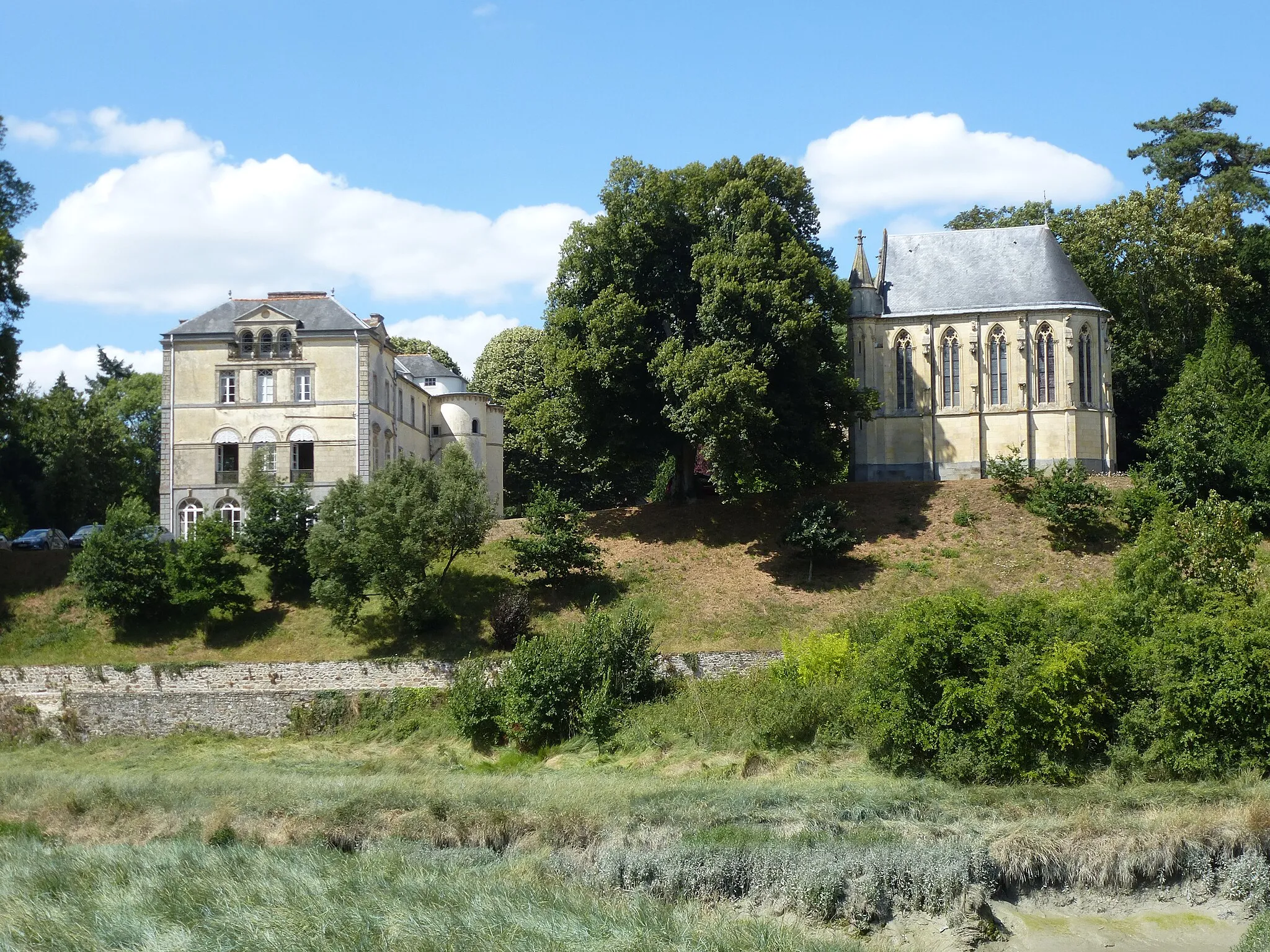 Photo showing: Château de Largentaye  ou l'Argentaye et sa chapelle. ( commune de Saint-Lormel, département des Côtes-d'Armor, région Bretagne)