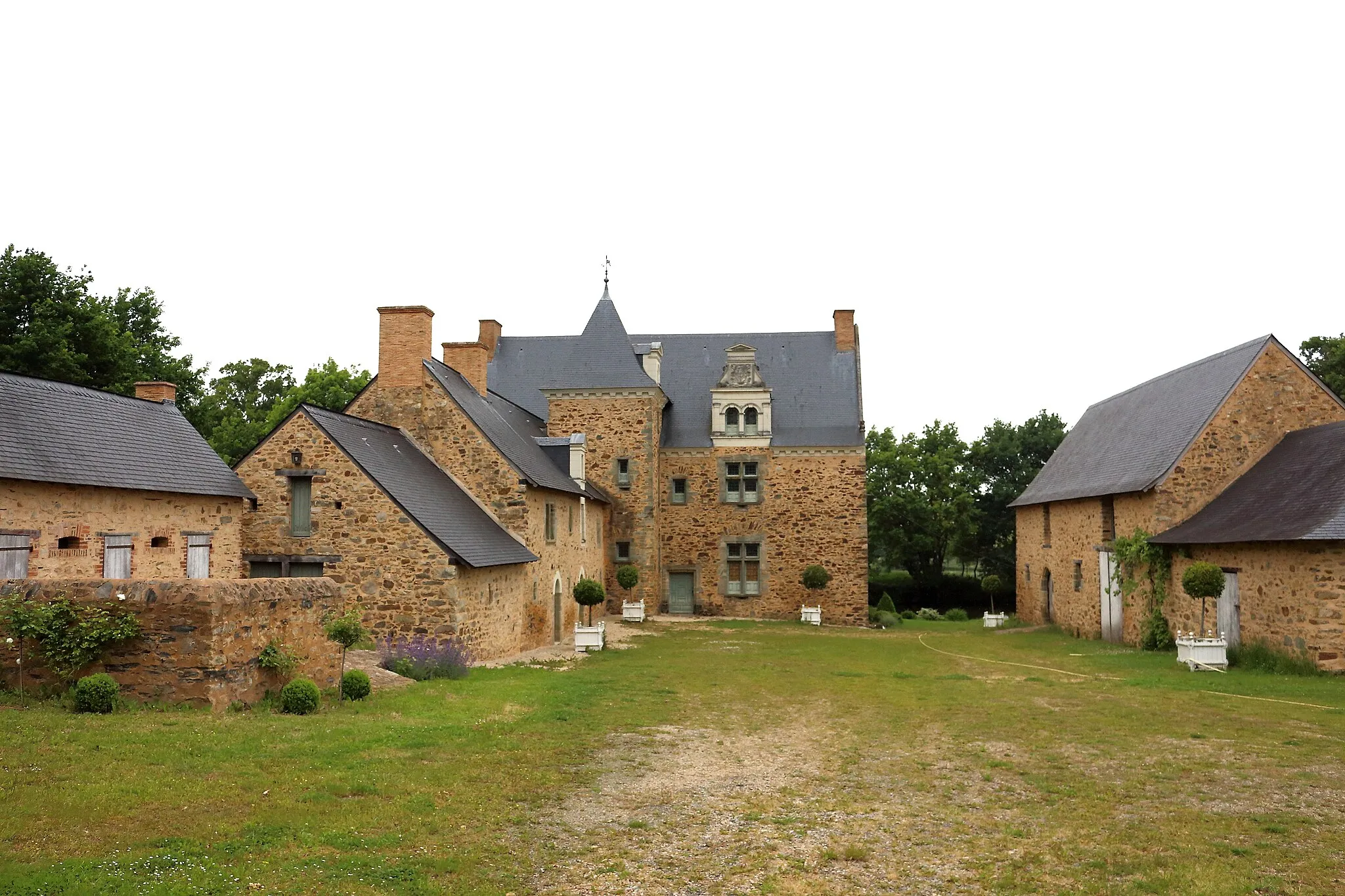 Photo showing: This building is classé au titre des monuments historiques de la France. It is indexed in the base Mérimée, a database of architectural heritage maintained by the French Ministry of Culture, under the reference PA00109651 .