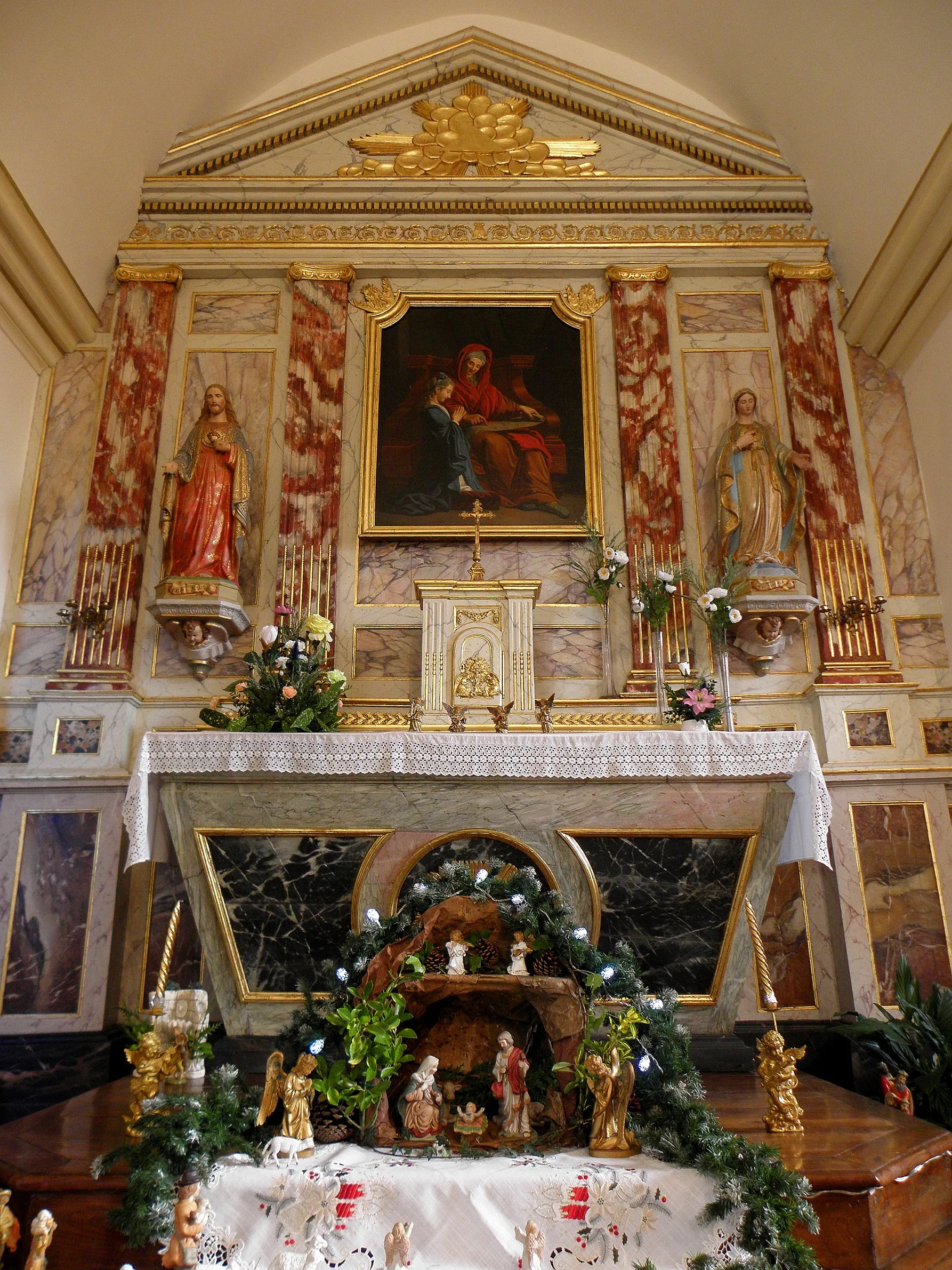 Photo showing: Chapelle Sainte-Anne au village de La Bosserie, en Romagne (35). Maître-autel.