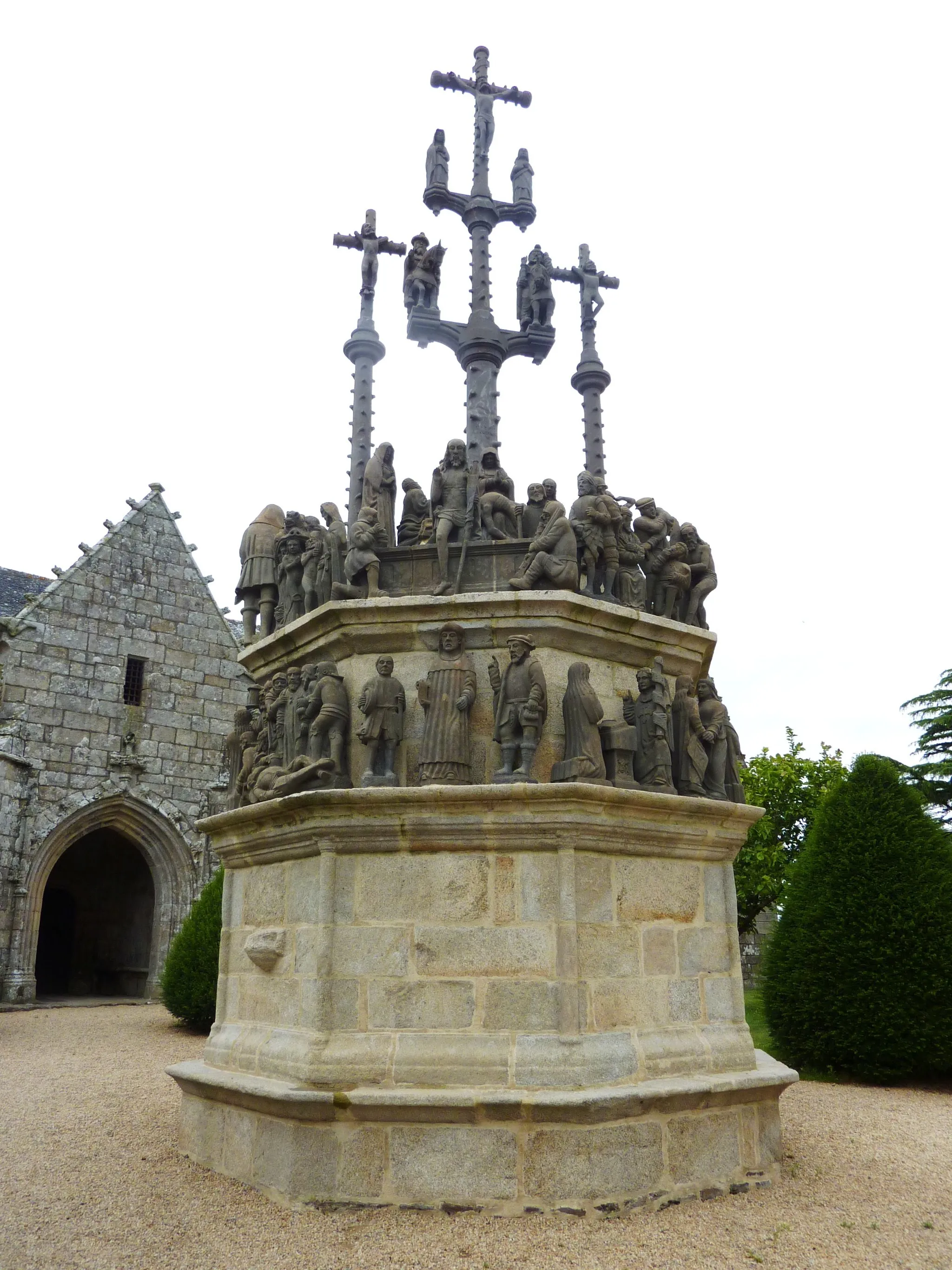 Photo showing: Le calvaire de Plougonven, vu côté sud