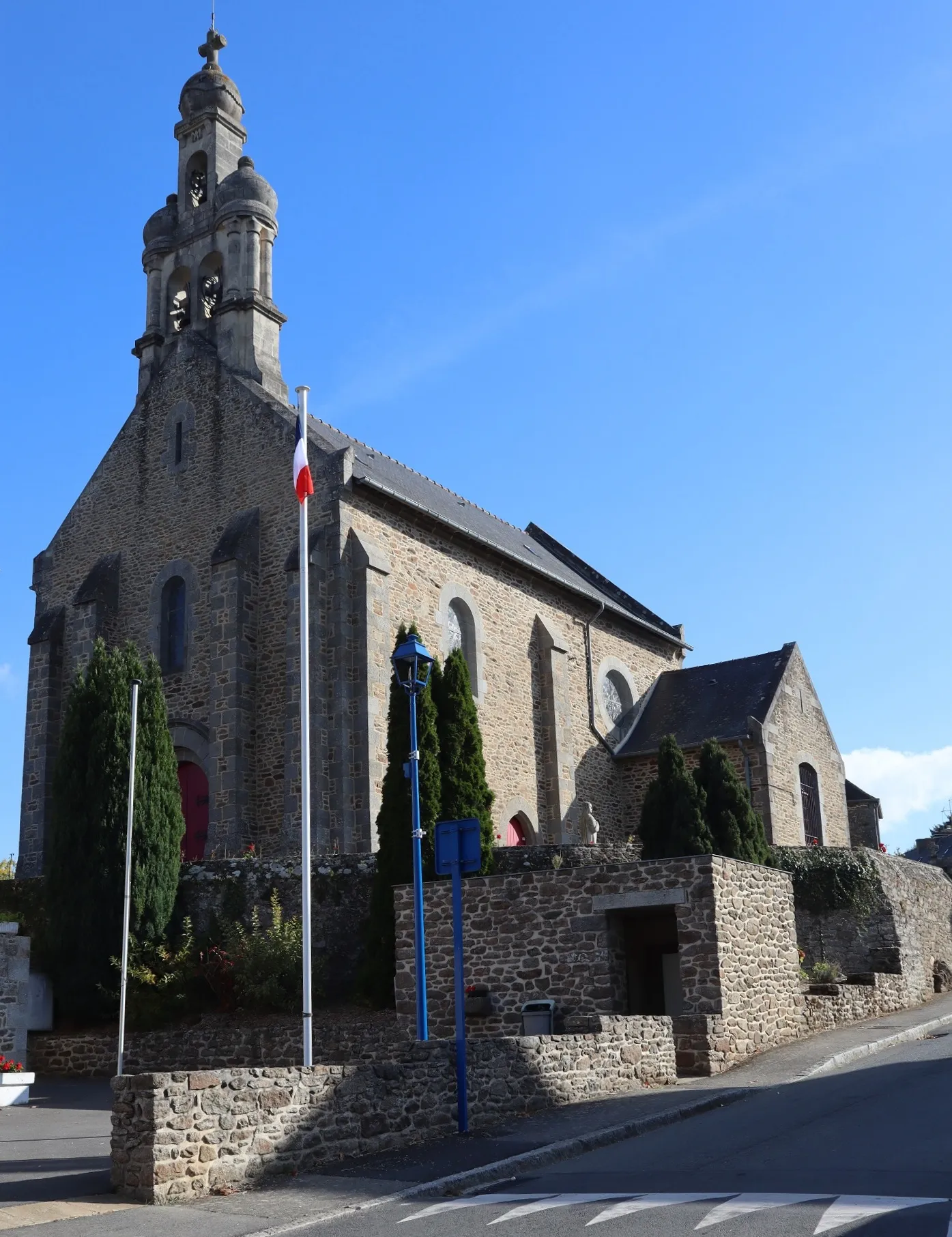 Photo showing: Église Saint-Étienne de Tressé (35). Extérieur.