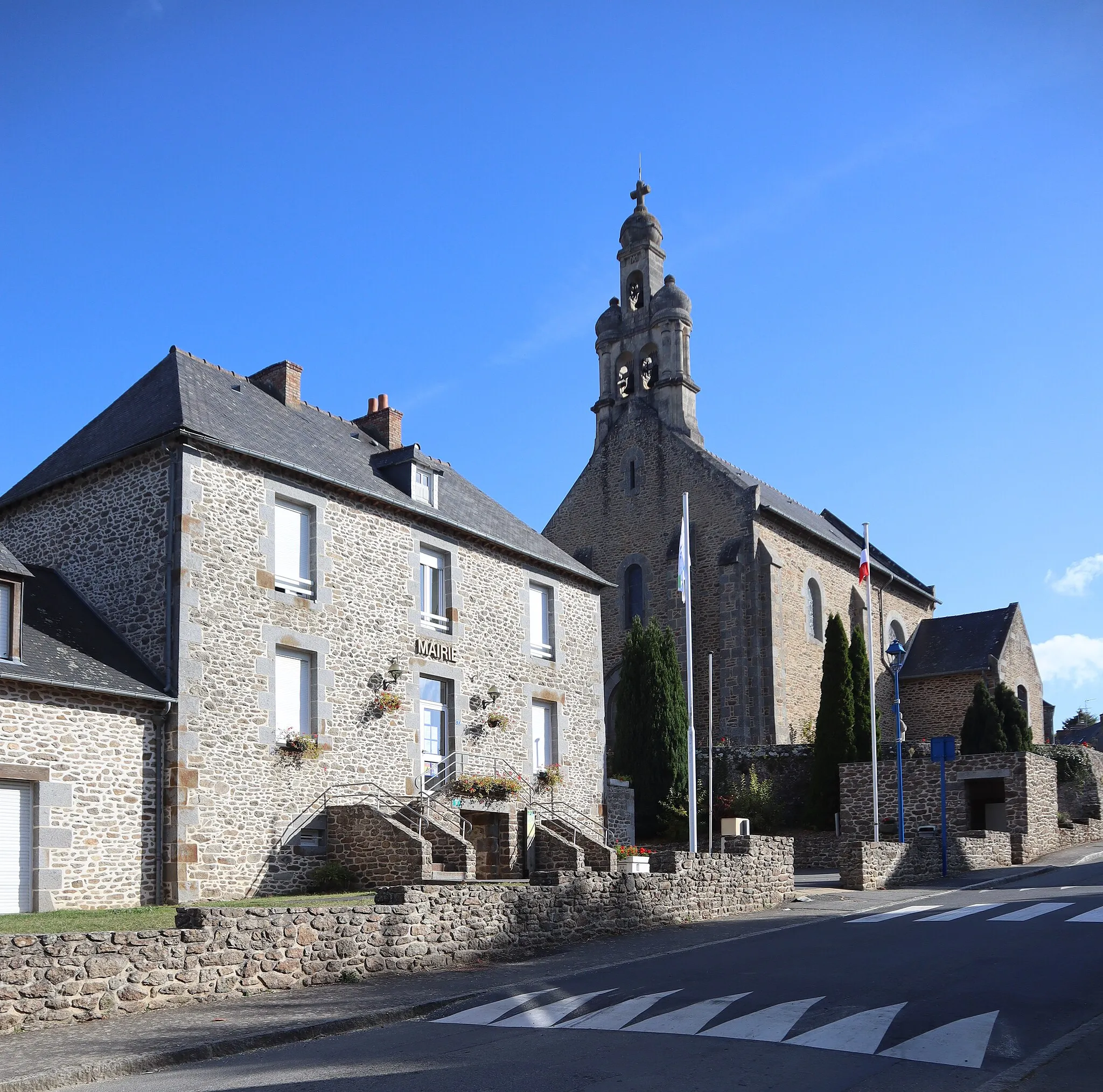 Photo showing: Église Saint-Étienne de Tressé (35). Extérieur.