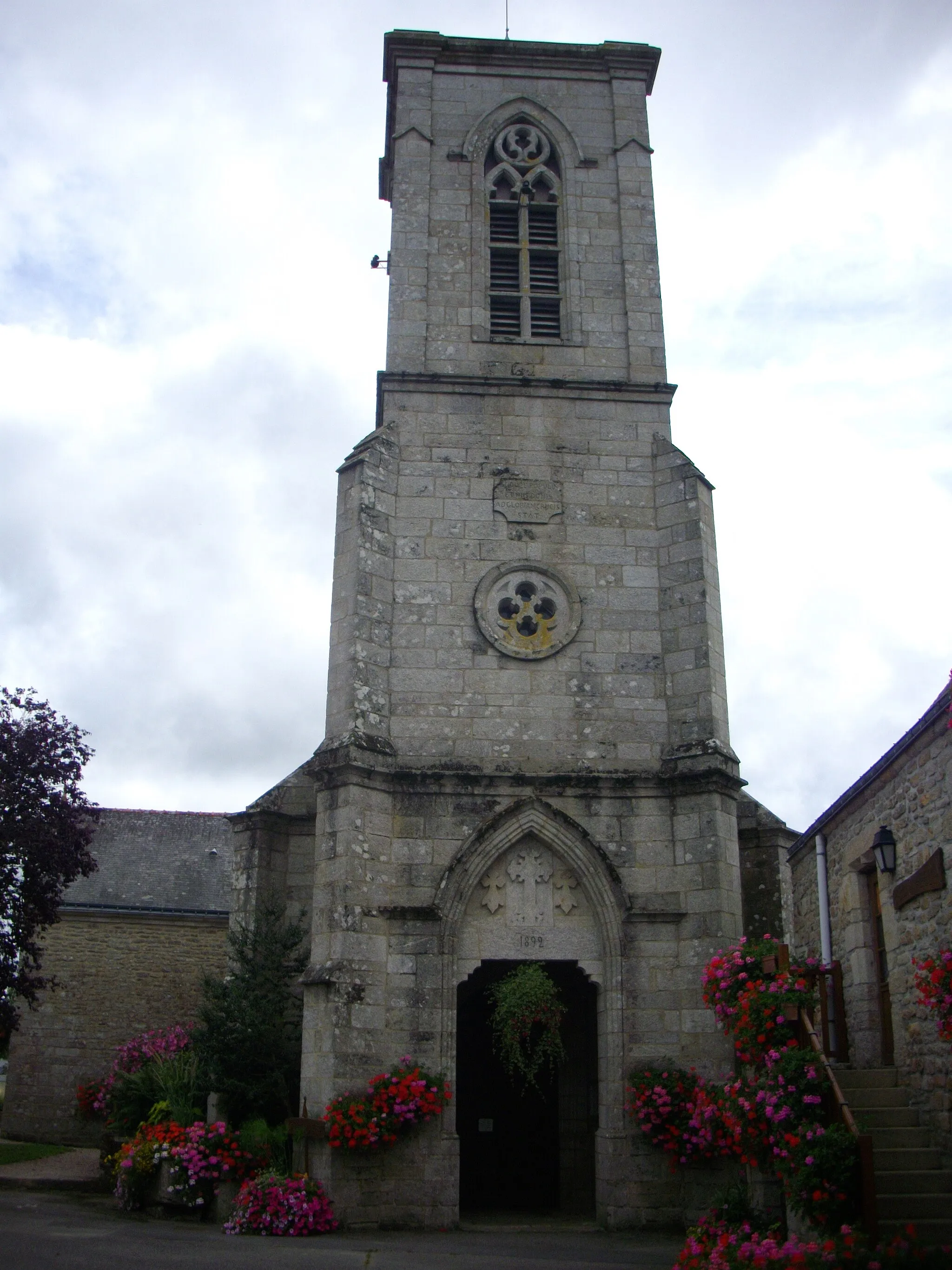 Photo showing: Saint Isidore church of La Vraie-Croix (Morbihan, France) : porch tower