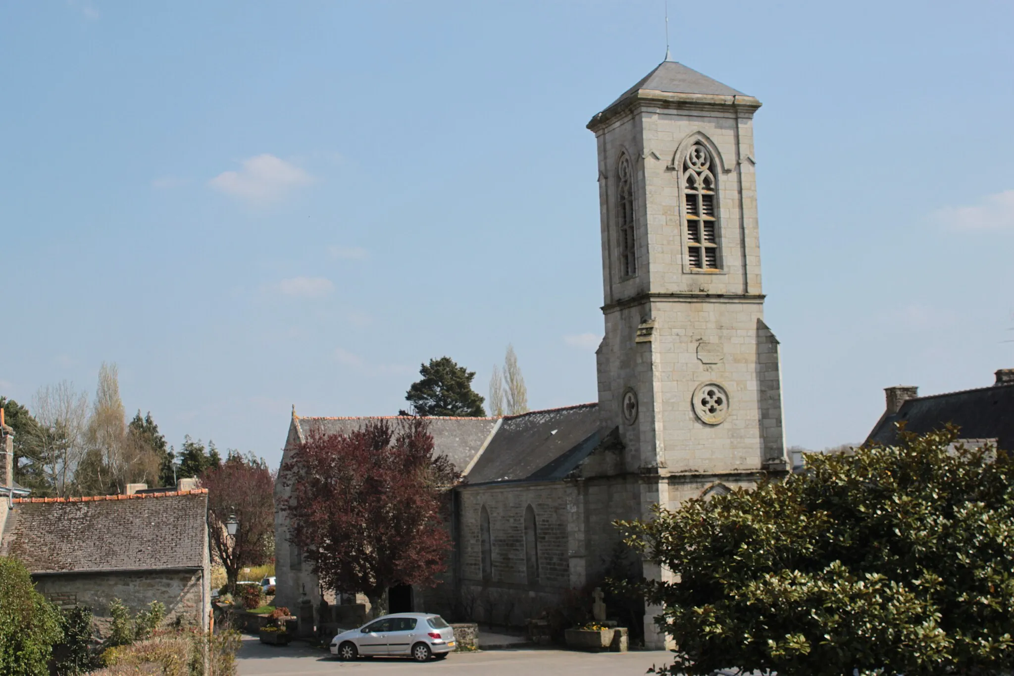 Photo showing: Église Saint-Isidore (1892), vue de la chapelle des Templiers, Fr-56-la Vraie-Croix.