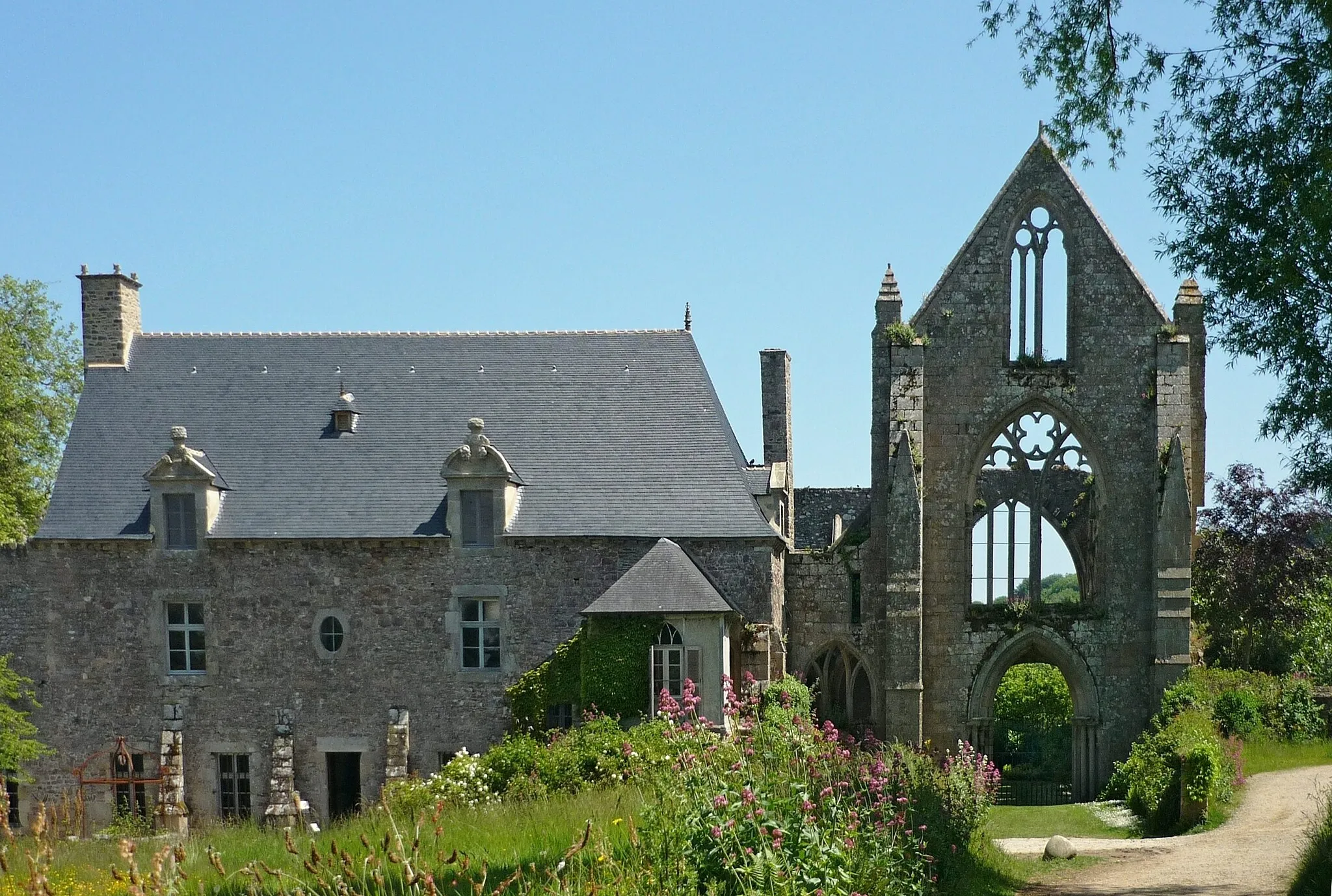 Photo showing: This building is classé au titre des monuments historiques de la France. It is indexed in the base Mérimée, a database of architectural heritage maintained by the French Ministry of Culture, under the reference PA00089362 .