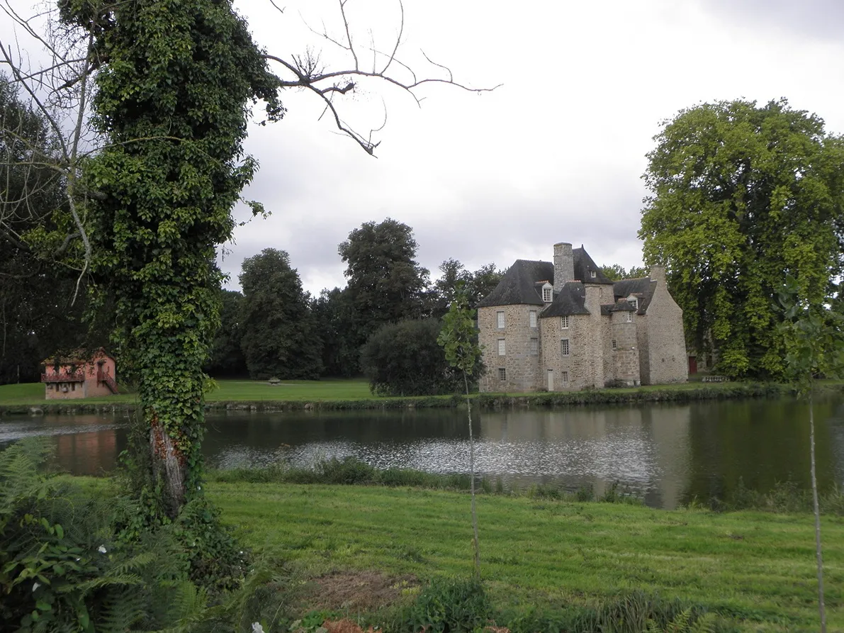 Photo showing: This building is inscrit au titre des monuments historiques de la France. It is indexed in the base Mérimée, a database of architectural heritage maintained by the French Ministry of Culture, under the reference PA00090769 .