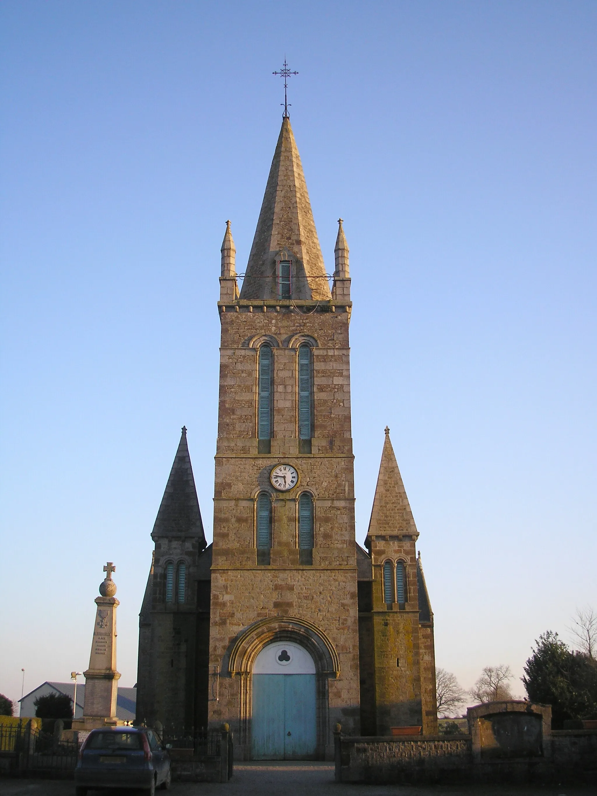 Photo showing: Reffuveille (Normandie, France). L'église Saint-Léonard.