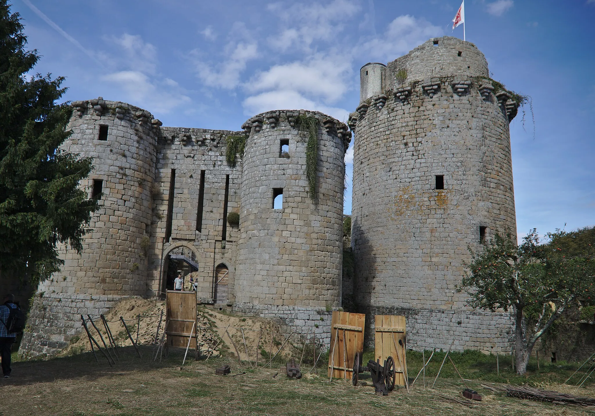 Photo showing: This building is indexed in the base Mérimée, a database of architectural heritage maintained by the French Ministry of Culture, under the reference PA00089667 .