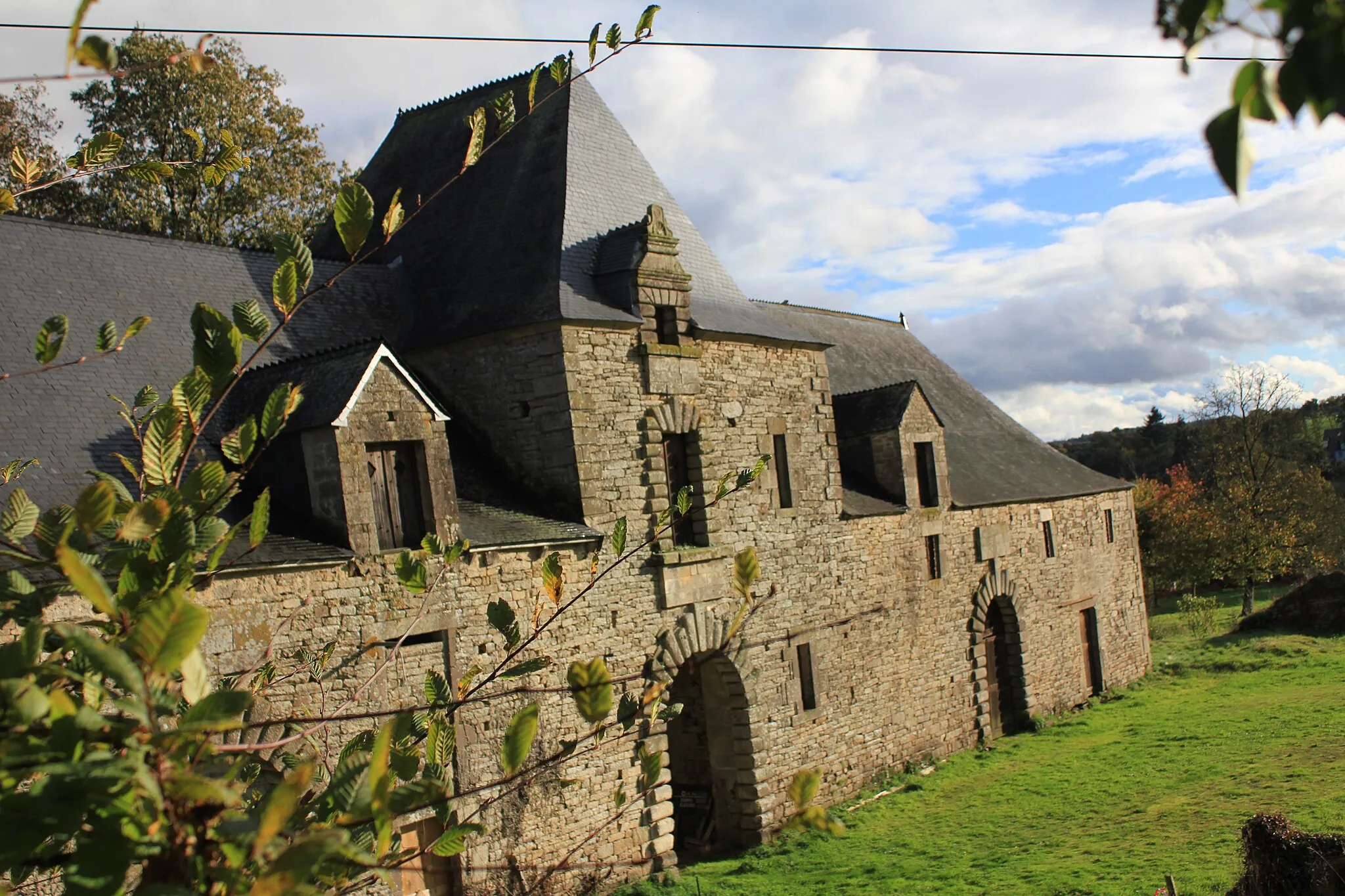 Photo showing: This building is indexed in the base Mérimée, a database of architectural heritage maintained by the French Ministry of Culture, under the reference PA00091543 .