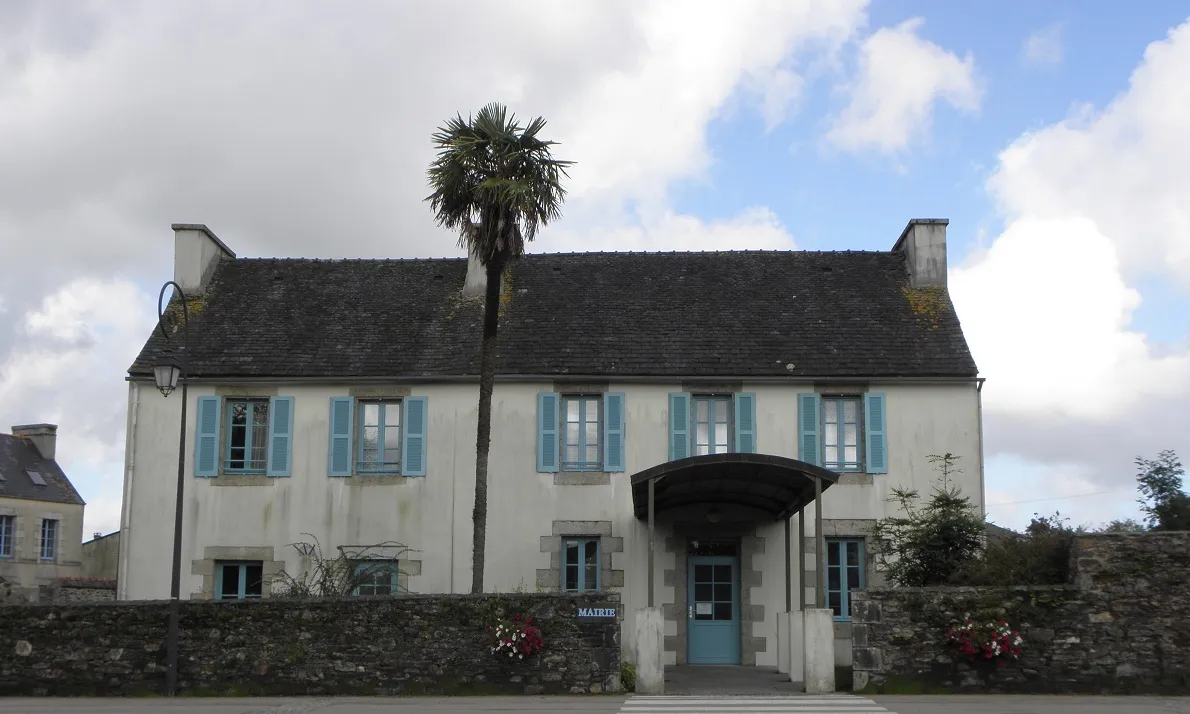 Photo showing: Mairie de Locmélar (29).