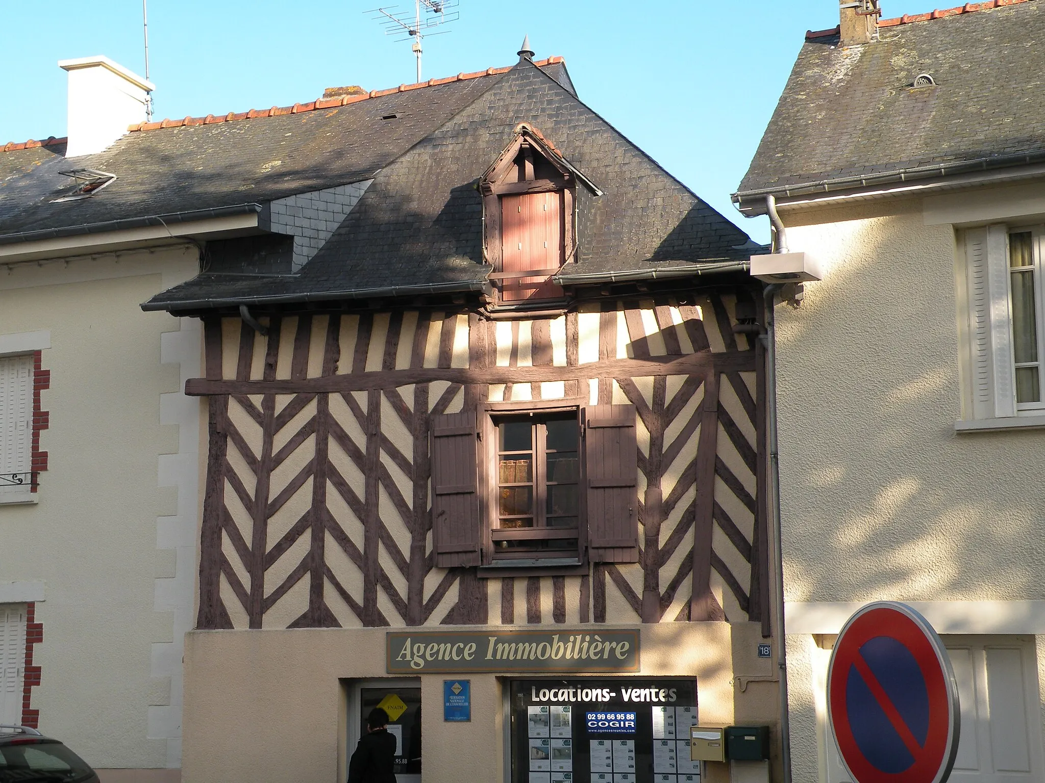 Photo showing: This building is indexed in the base Mérimée, a database of architectural heritage maintained by the French Ministry of Culture, under the reference IA35038284 .