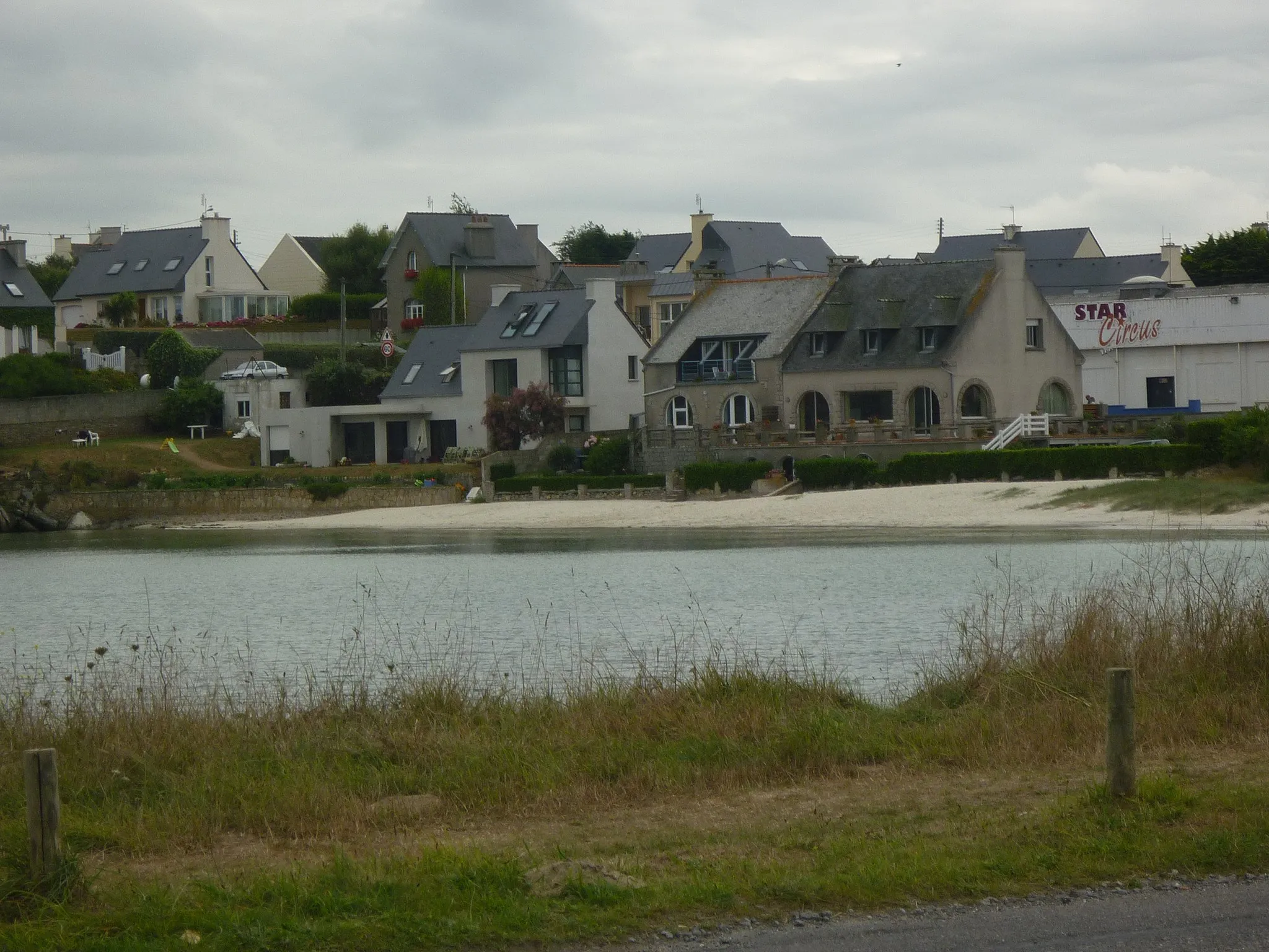 Photo showing: Plage du Koréjou à marée haute.