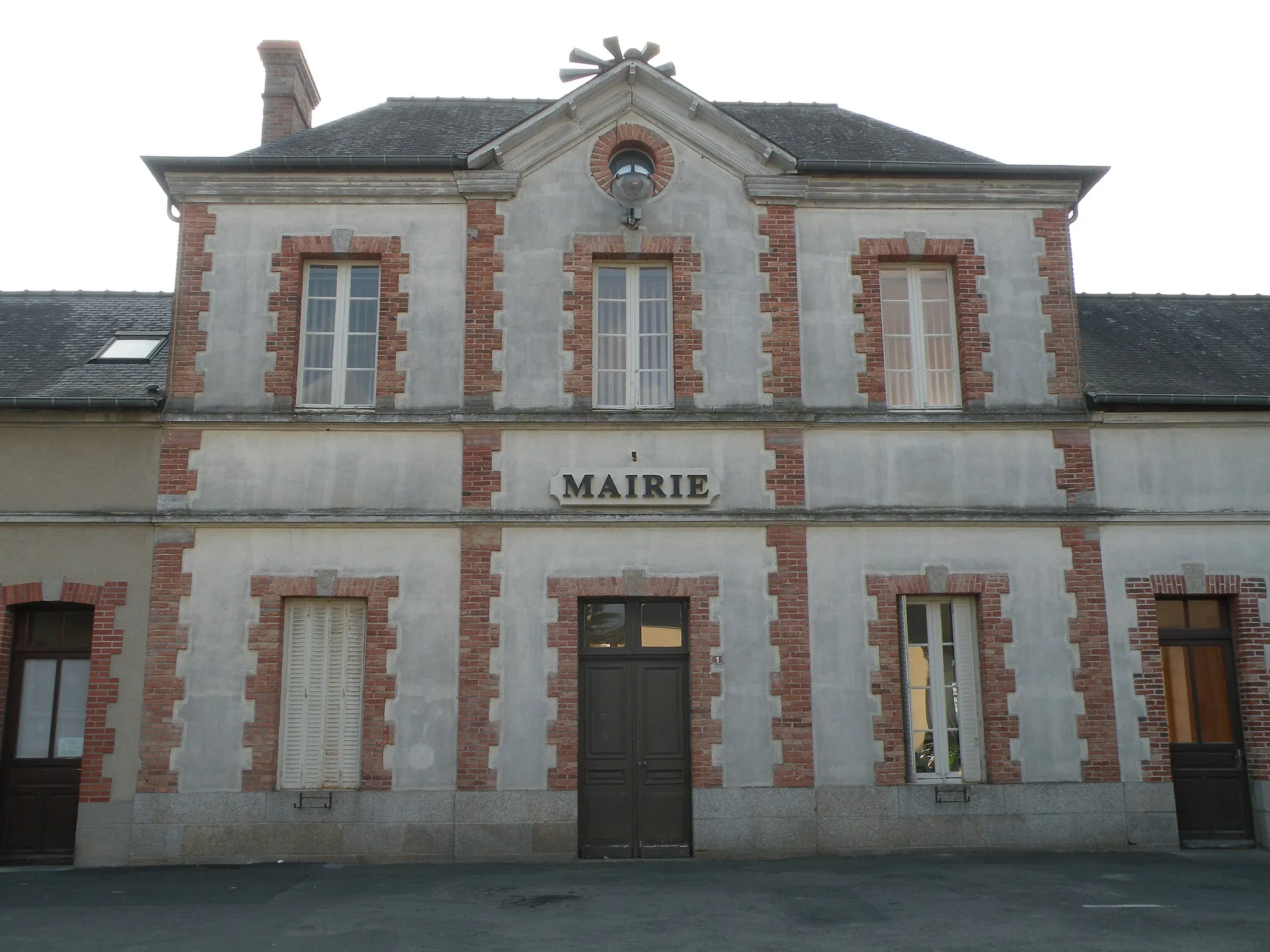 Photo showing: Town hall of Grand-Fougeray