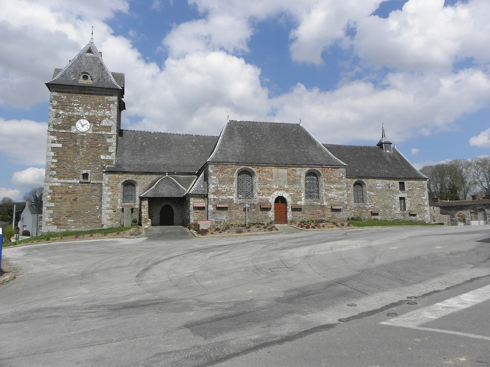 Photo showing: Église Sainte-Marie-Madeleine de Saint-Guen (22). Vue méridionale.