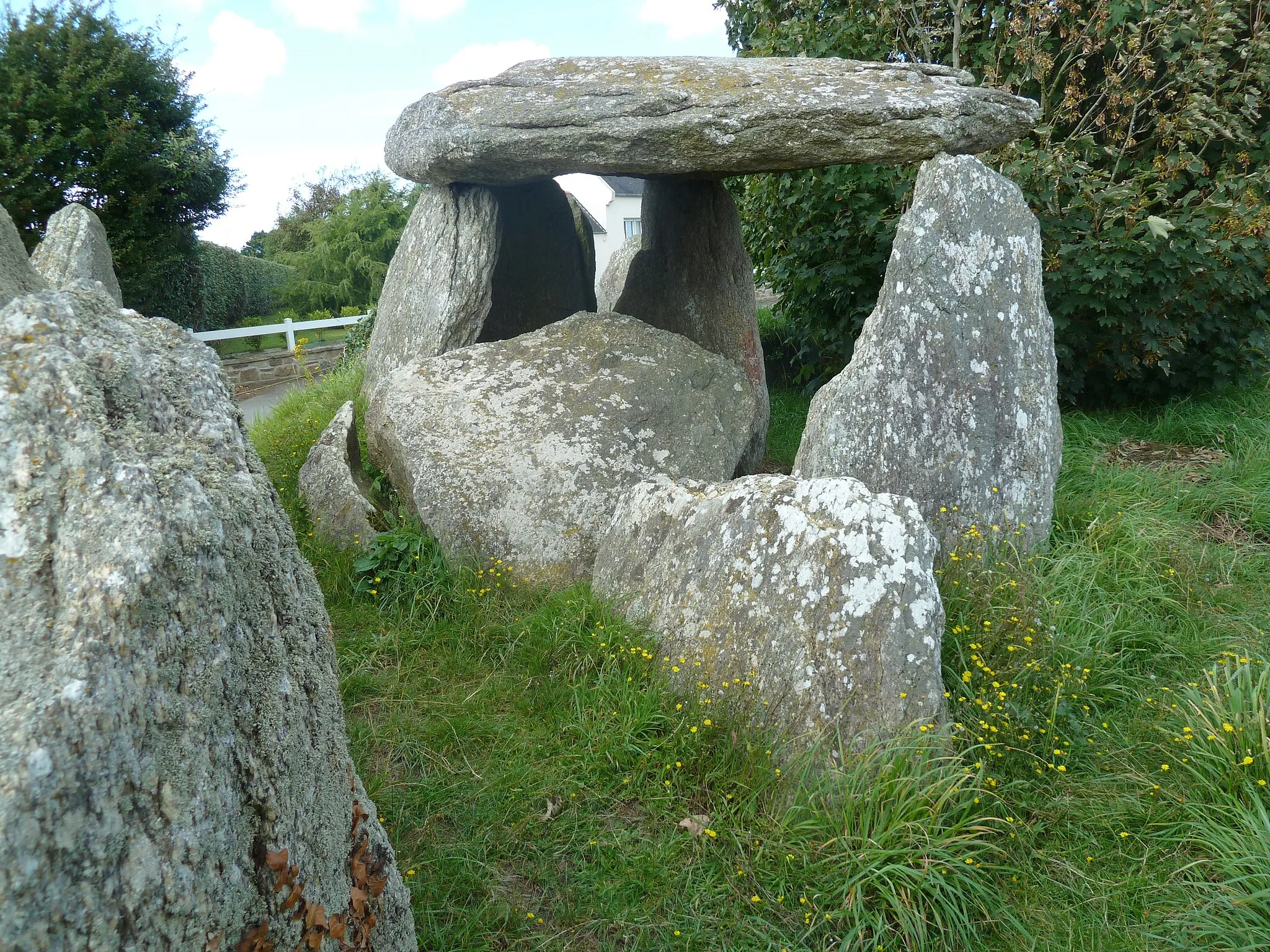 Photo showing: Dolmen à Goulven