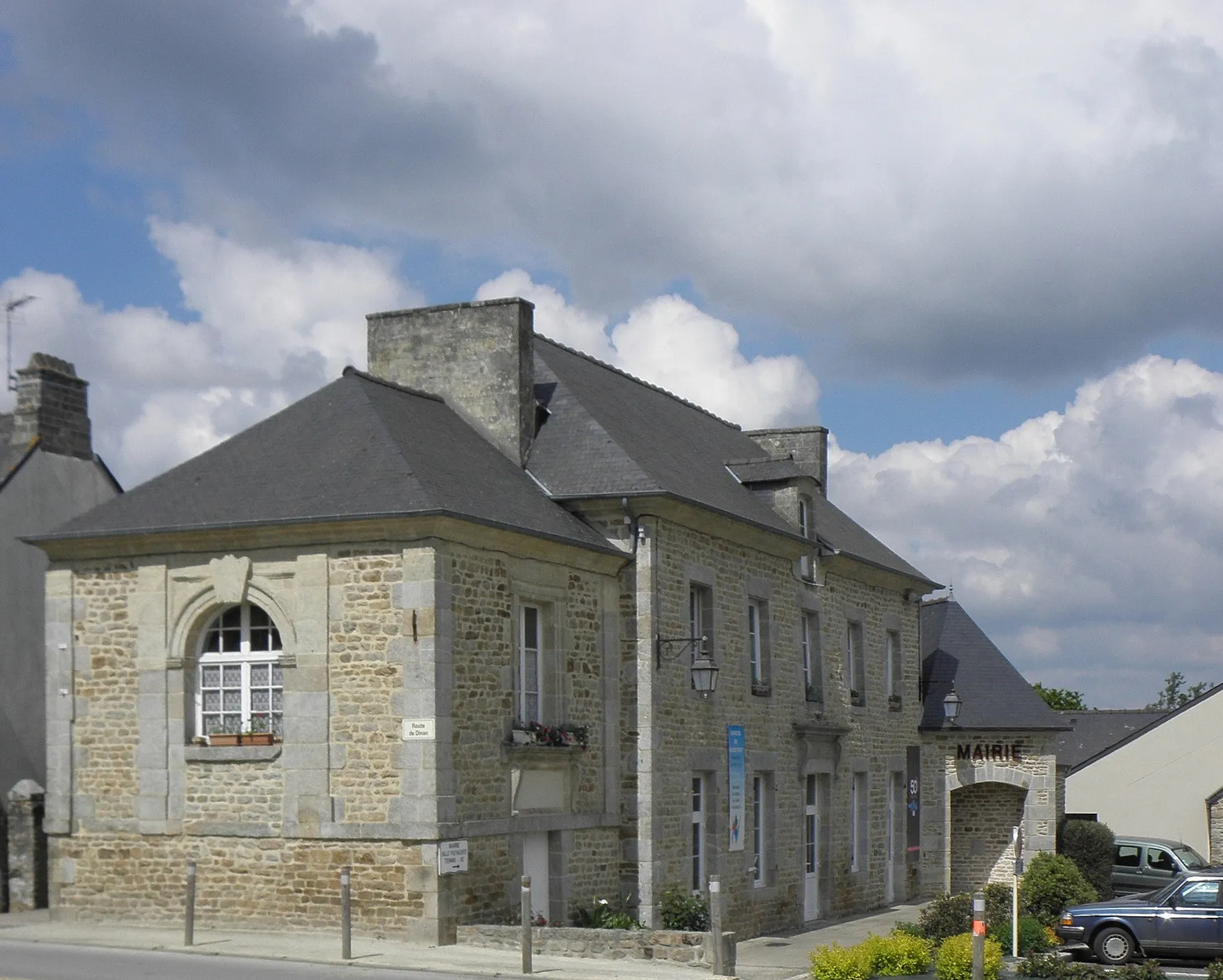 Photo showing: Mairie de Calorguen (22).