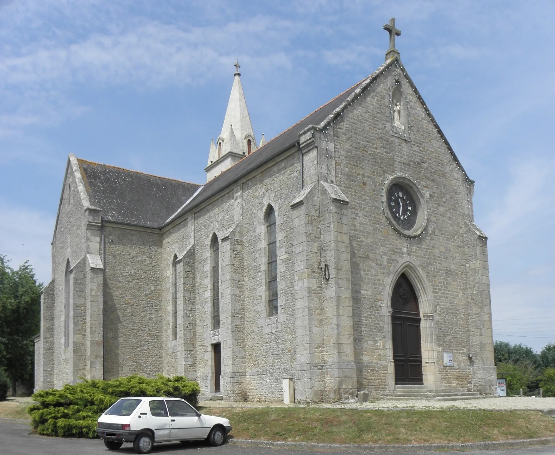 Photo showing: Église Notre-Dame-de-la-Tour en Languédias (22).