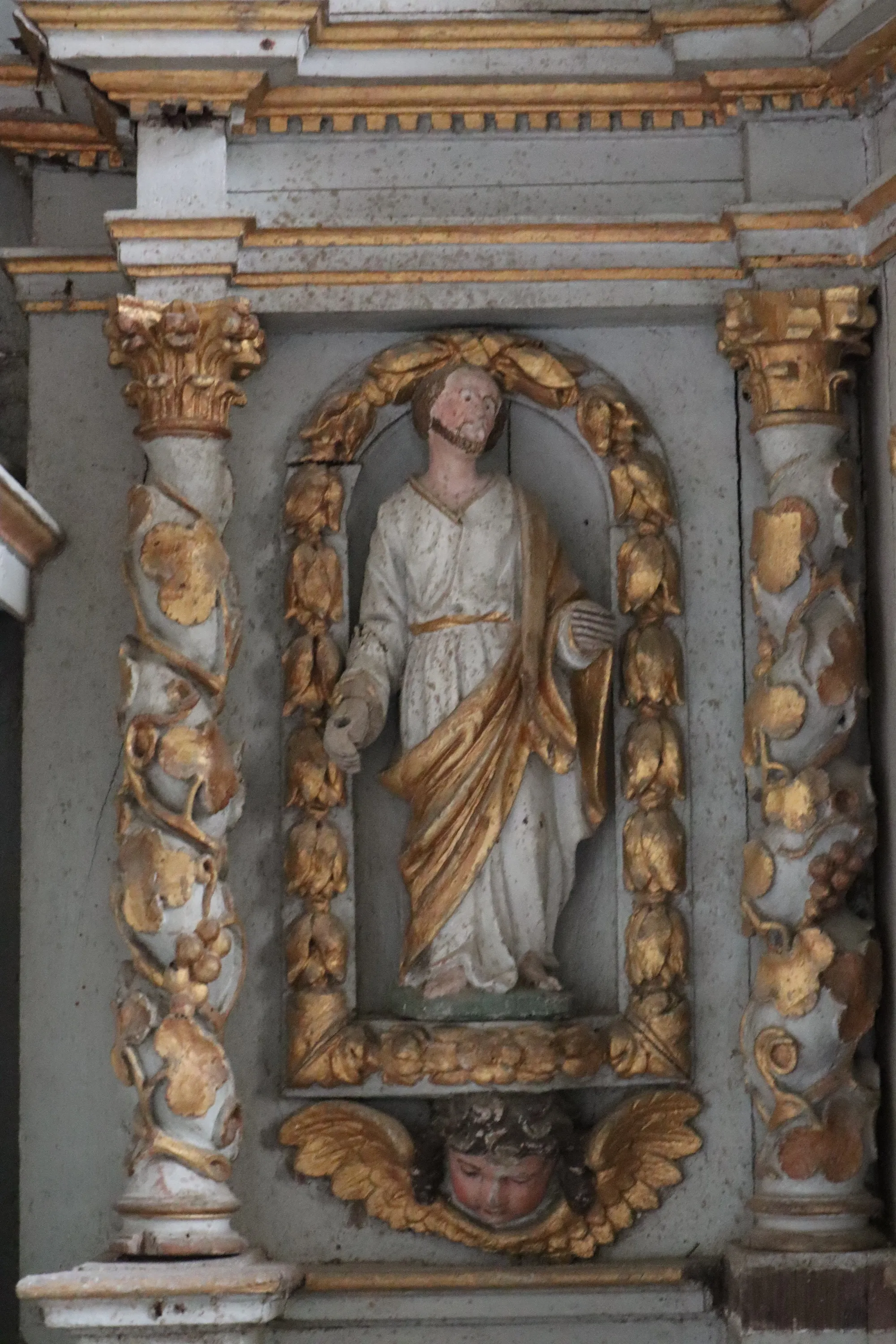 Photo showing: Maître-autel de l'église Sainte-Agnès à Tréfumel, Côtes-d'Armor.
