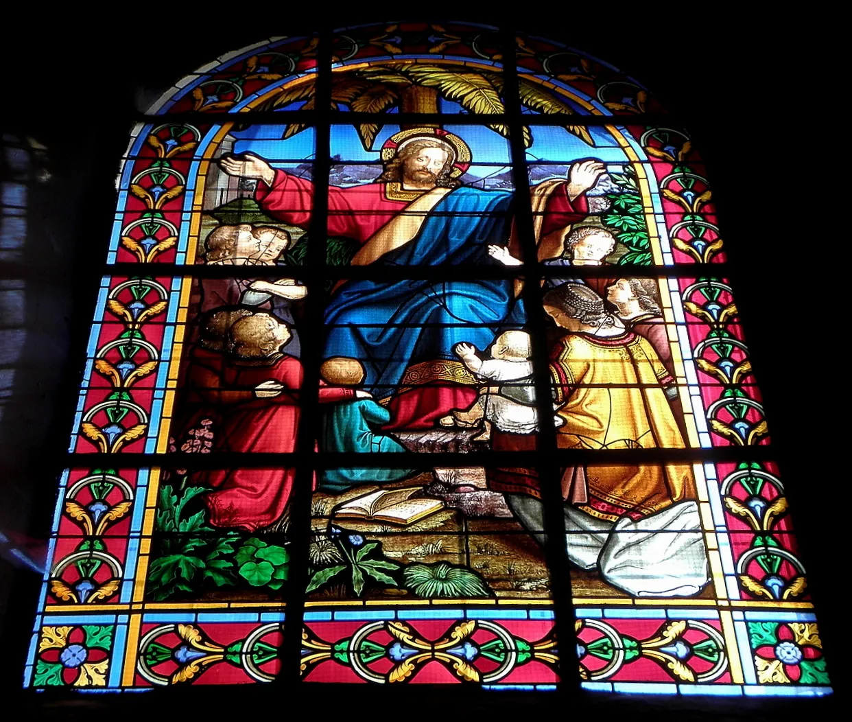 Photo showing: Le Petit-Fougeray (35). Église du Sacré-Cœur-de-Jésus. Vitrail du chœur.