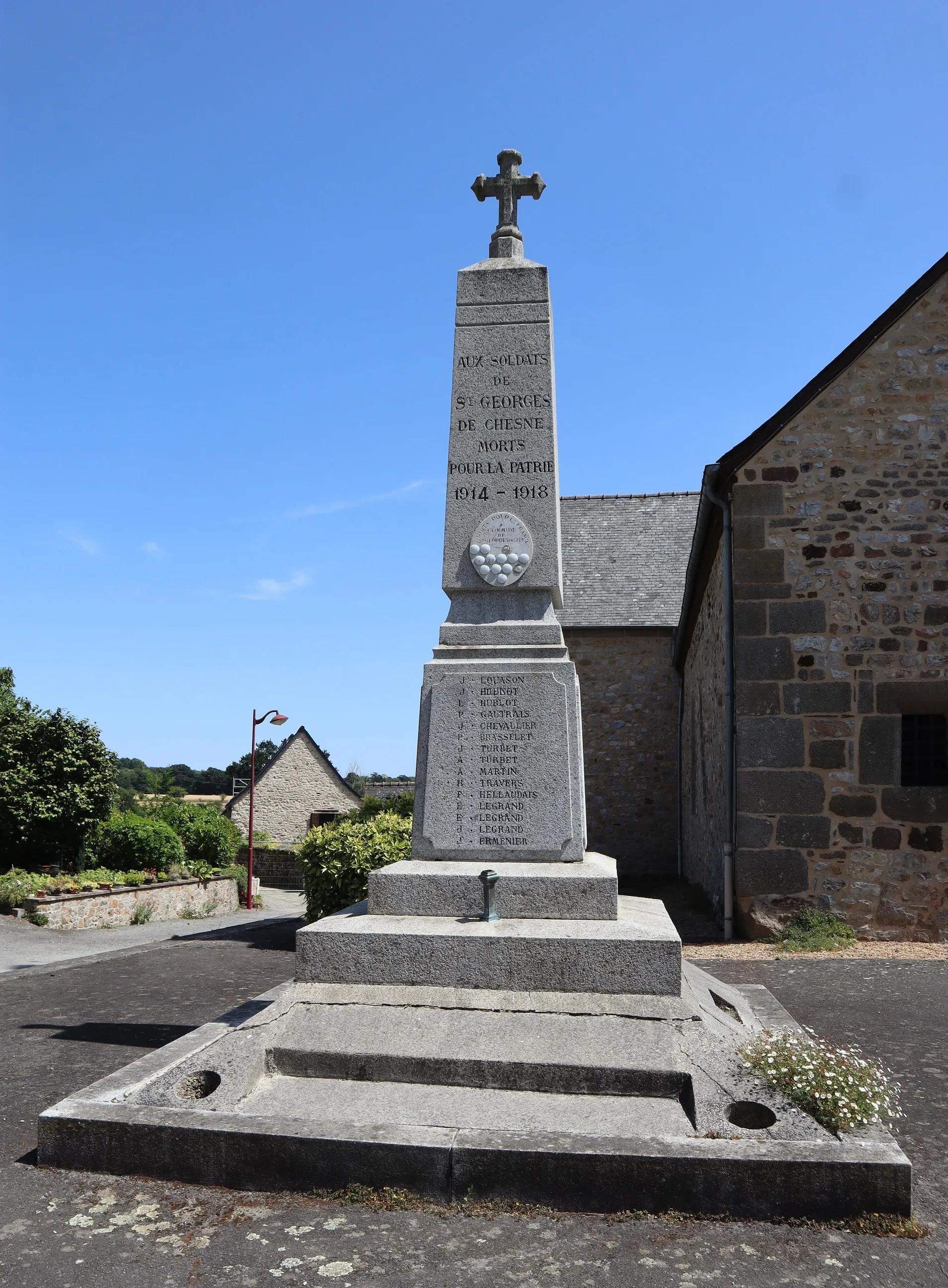 Photo showing: Monument aux morts de Saint-Georges-de-Chesné (Ille-et-Vilaine).
