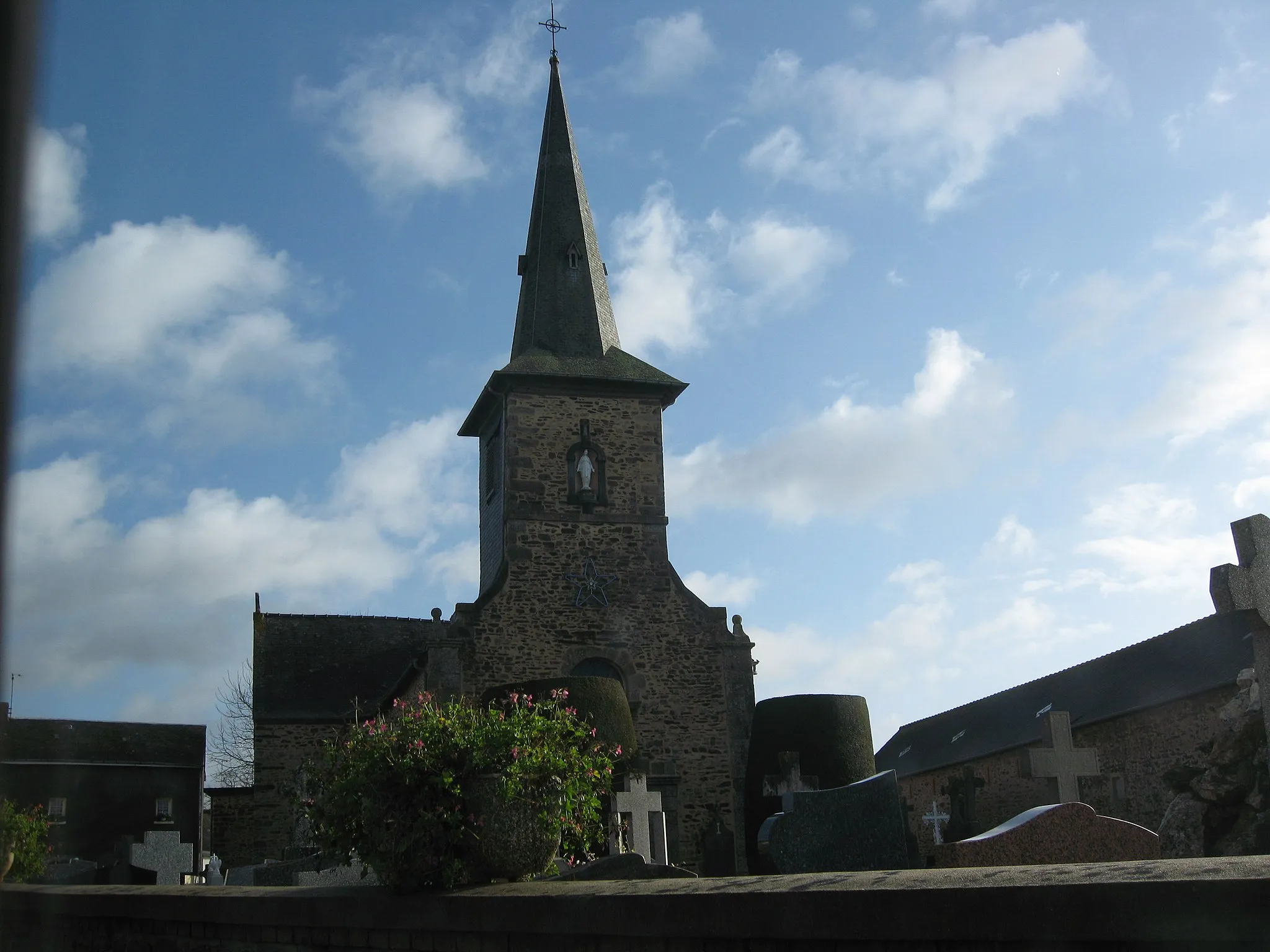 Photo showing: Église Sainte-Marie-Madeleine de Mondevert (Ille-et-Vilaine, Bretagne, France).