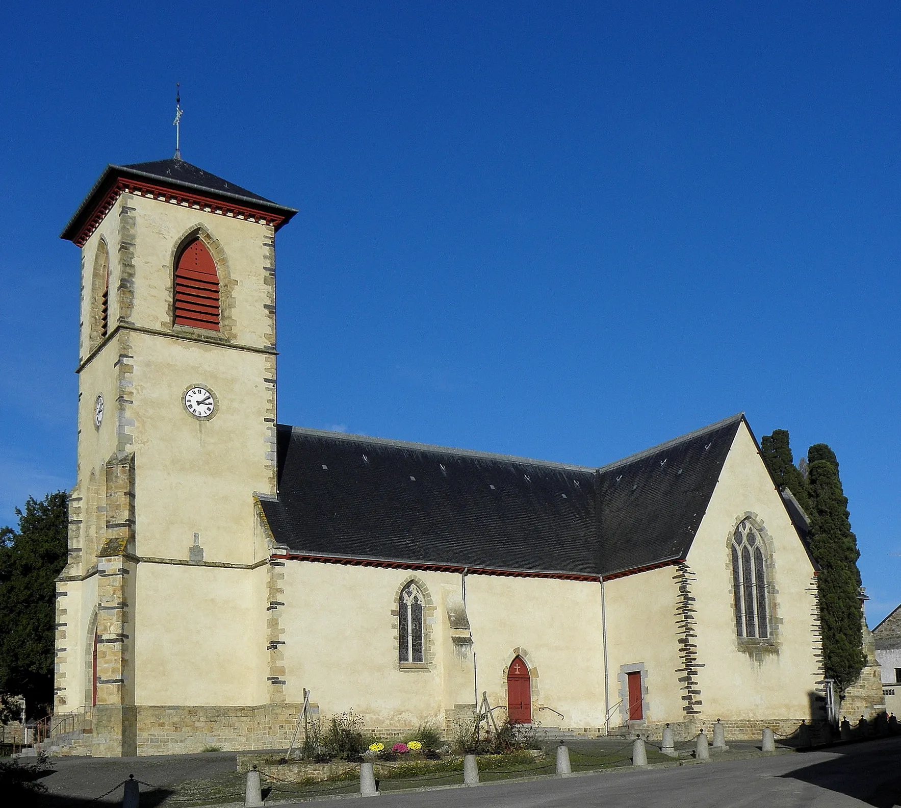 Photo showing: Église Notre-Dame-de-la-Visitation, commune de Vergéal (35). Vue méridionale.