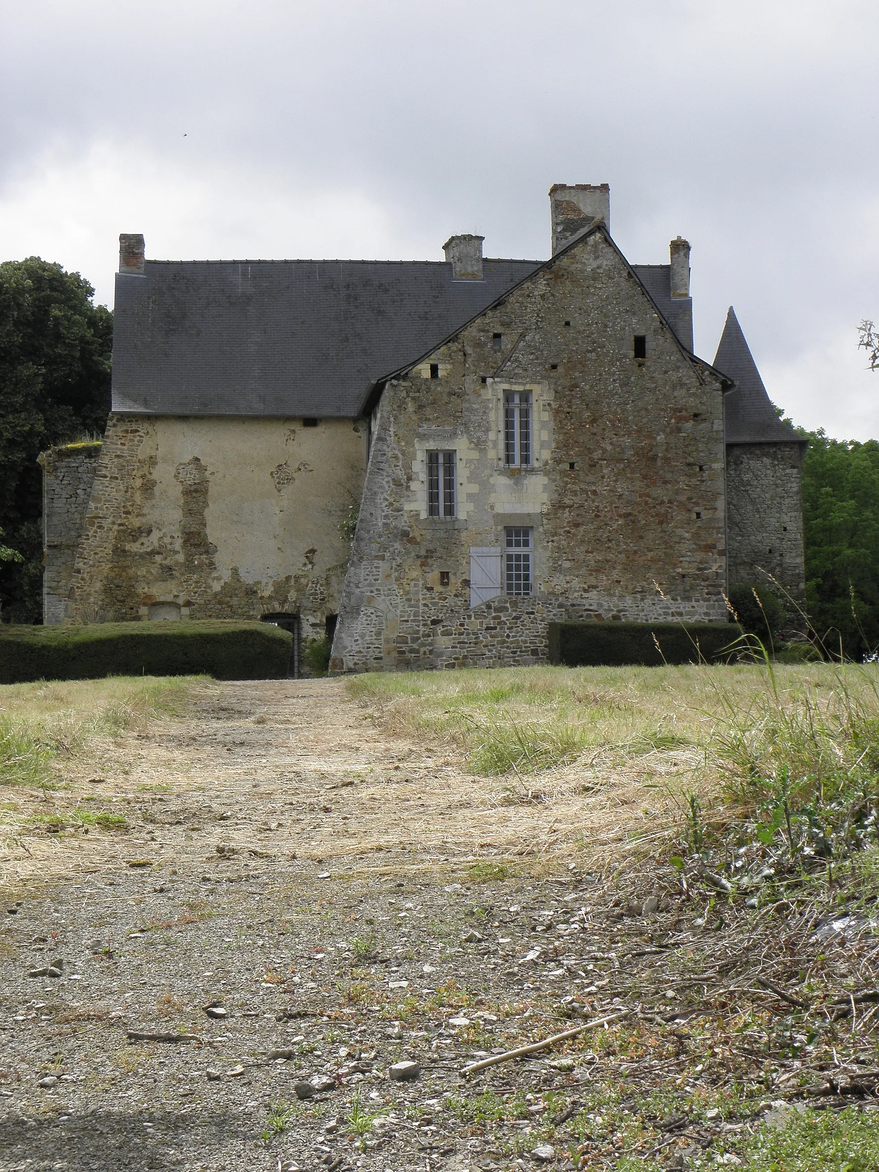 Photo showing: Manoir de La Motte sis commune de Drouges (35).