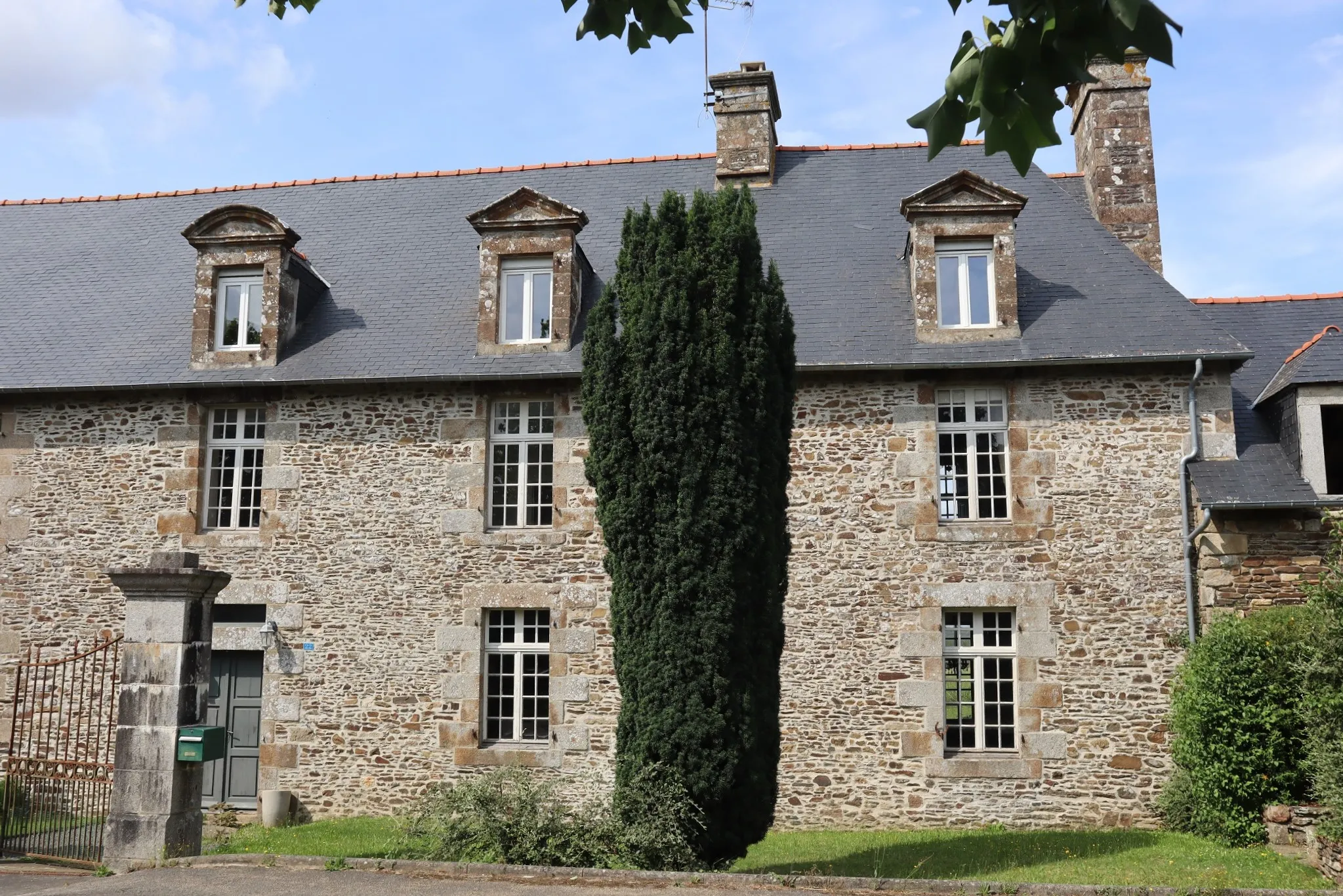 Photo showing: Manoir du Beauchais à Saint-Ouen-la-Rouërie (35).